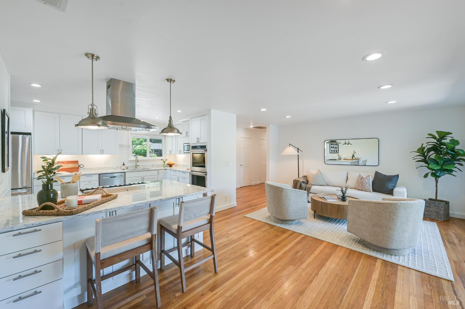 Detail Gallery Image 4 of 44 For 16 Wallace Way, San Rafael,  CA 94903 - 4 Beds | 3 Baths