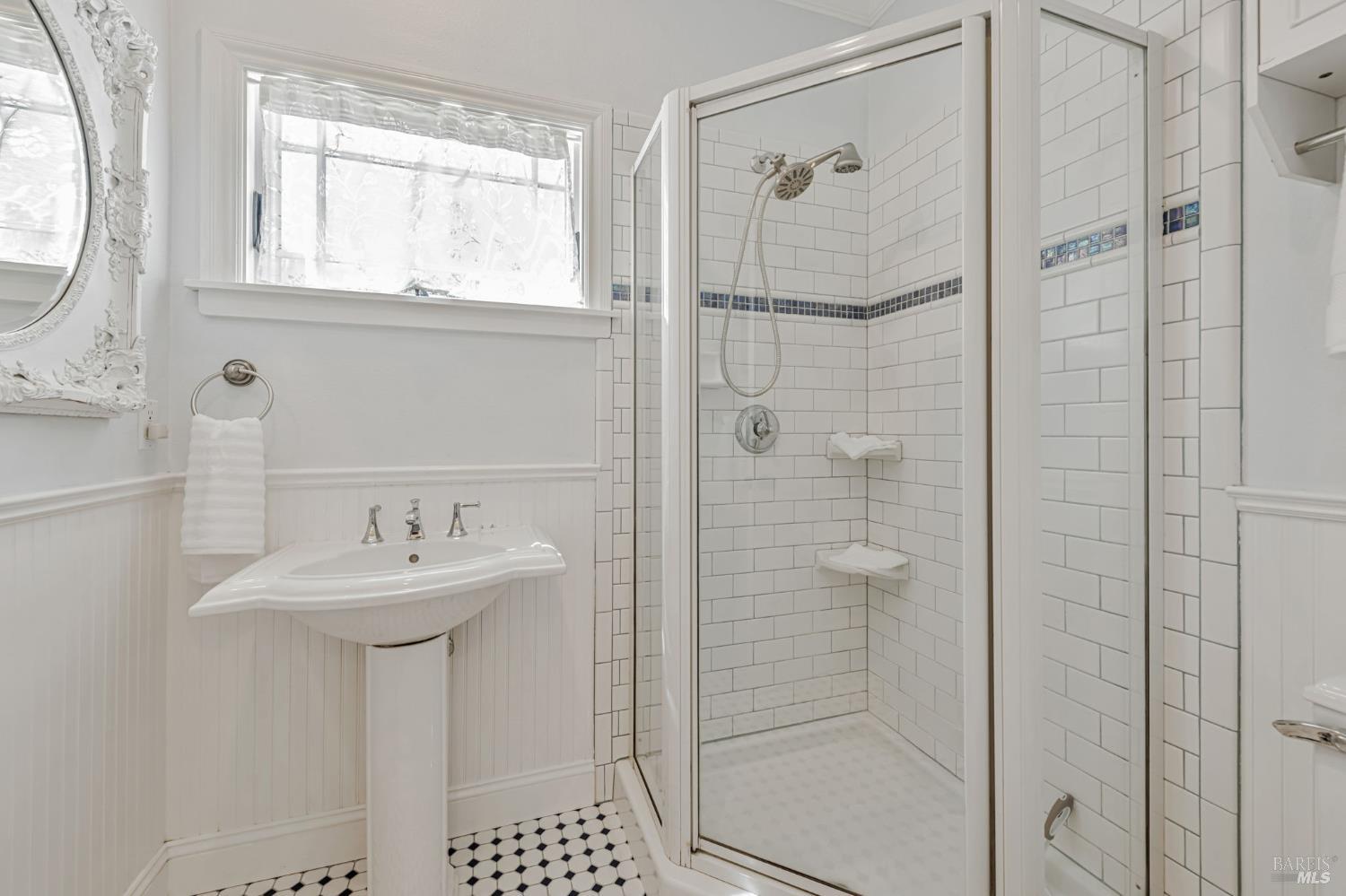 Detail Gallery Image 22 of 34 For 405 Oakdale Ave, Corte Madera,  CA 94925 - 5 Beds | 4/1 Baths