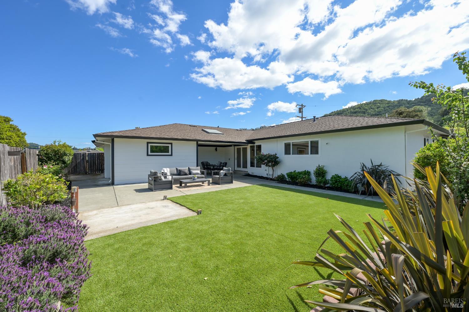 Detail Gallery Image 31 of 44 For 16 Wallace Way, San Rafael,  CA 94903 - 4 Beds | 3 Baths