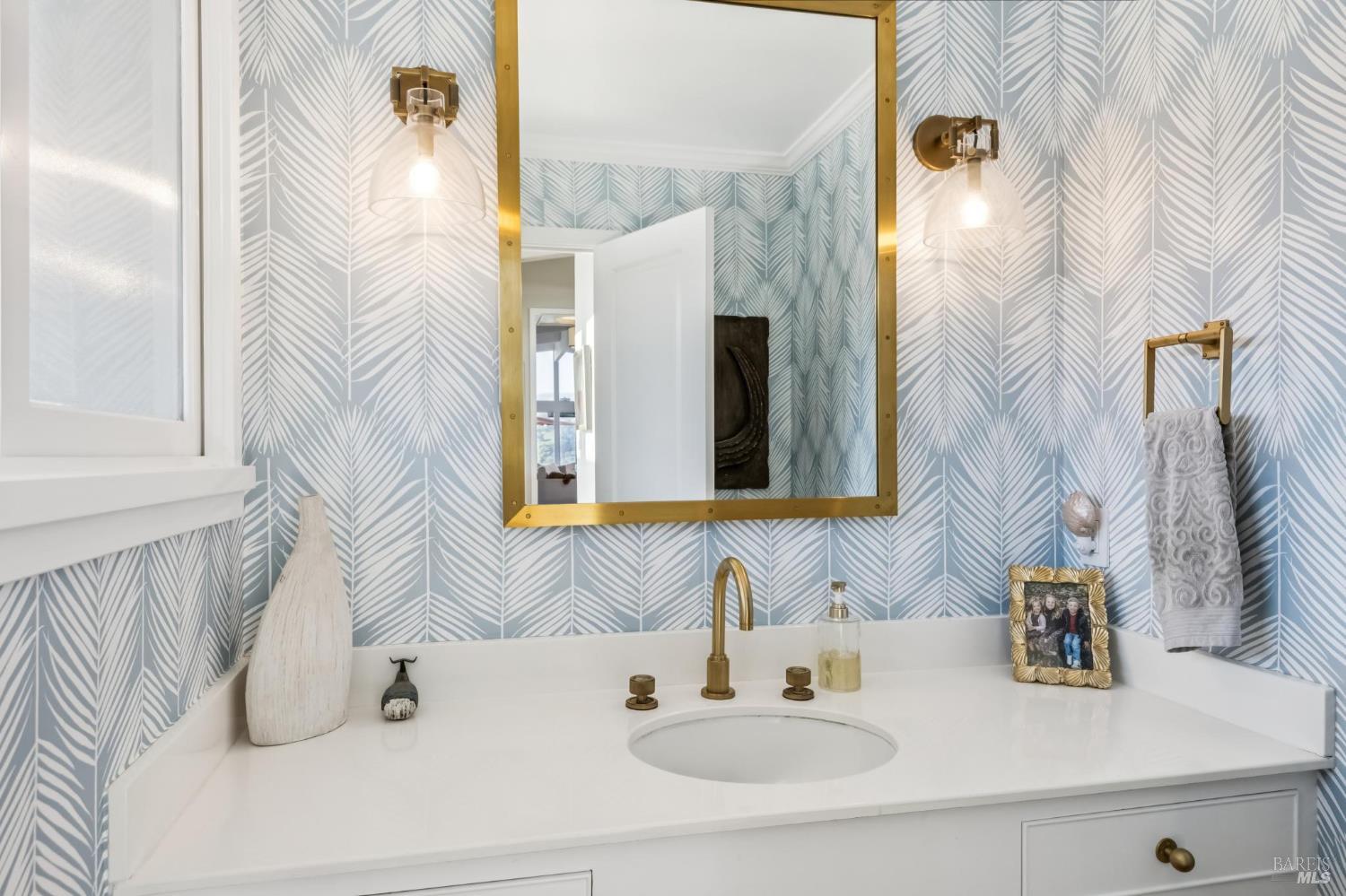 Detail Gallery Image 17 of 25 For 7 Britton Ave, Belvedere,  CA 94920 - 4 Beds | 2/1 Baths