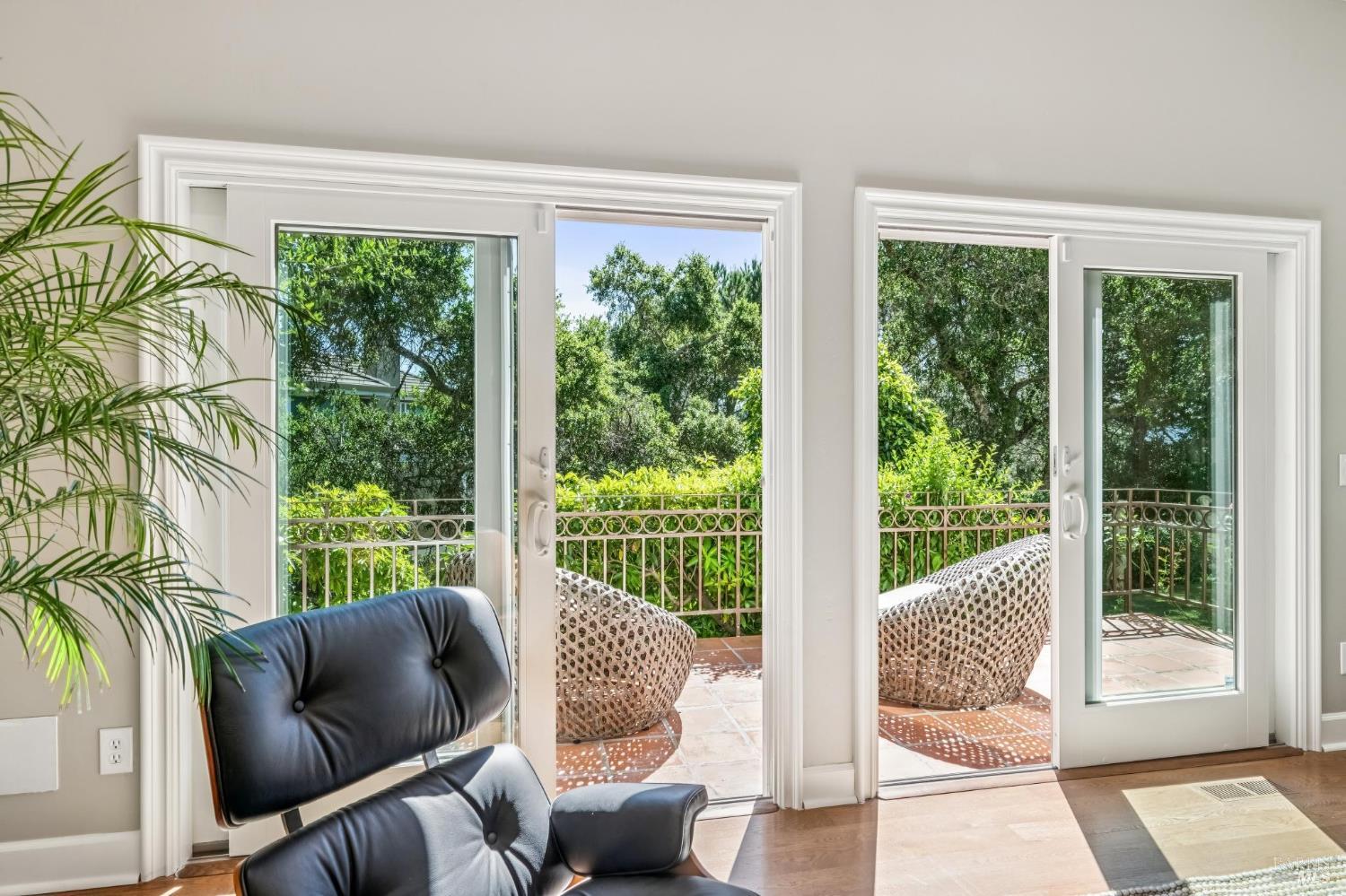 Detail Gallery Image 10 of 56 For 5 Heatherstone Ln, San Rafael,  CA 94903 - 4 Beds | 3 Baths