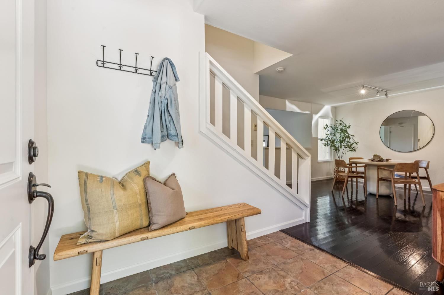 Detail Gallery Image 3 of 33 For 135 Lincoln Dr, Sausalito,  CA 94965 - 3 Beds | 2/1 Baths