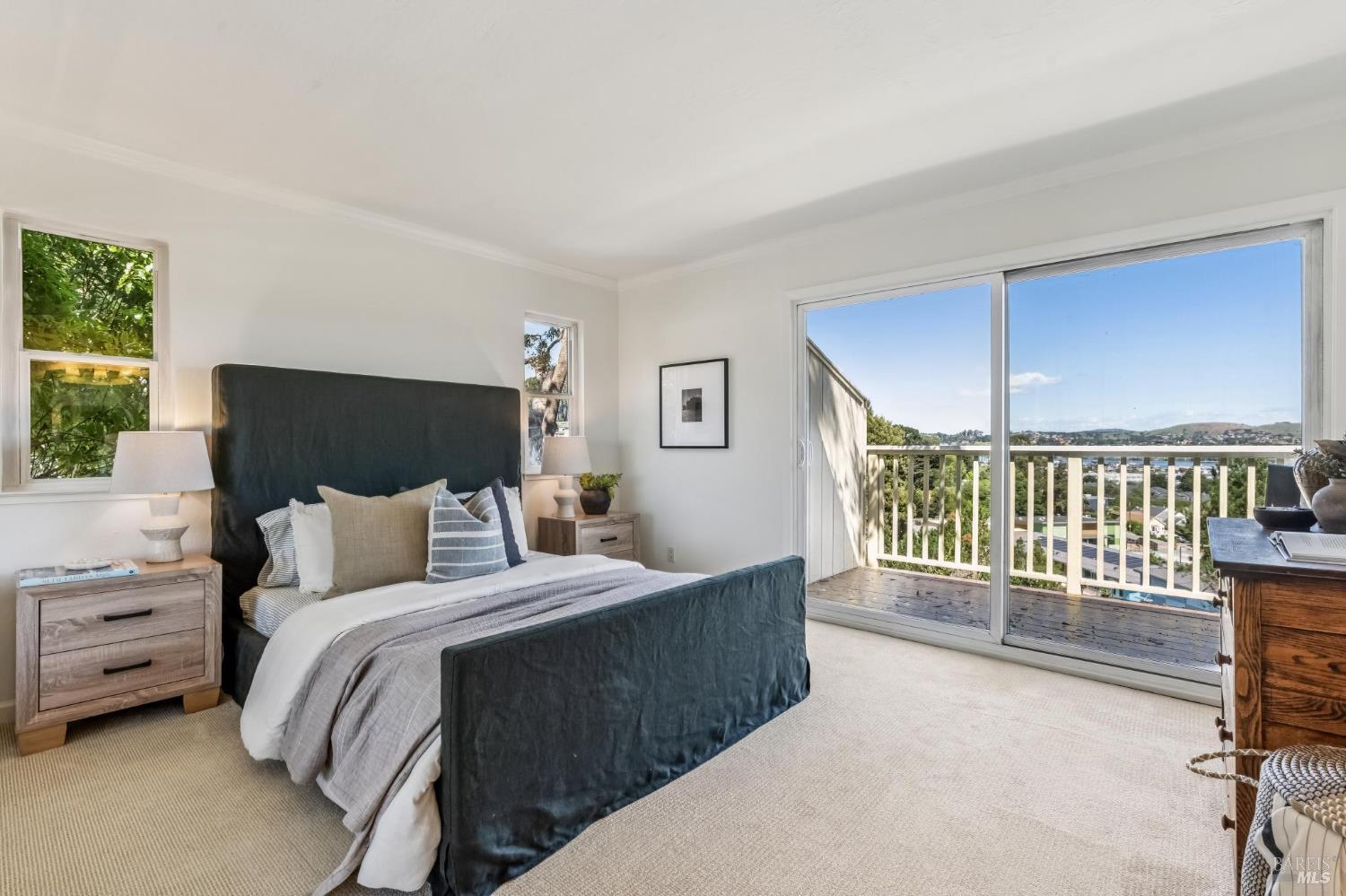 Detail Gallery Image 18 of 33 For 135 Lincoln Dr, Sausalito,  CA 94965 - 3 Beds | 2/1 Baths