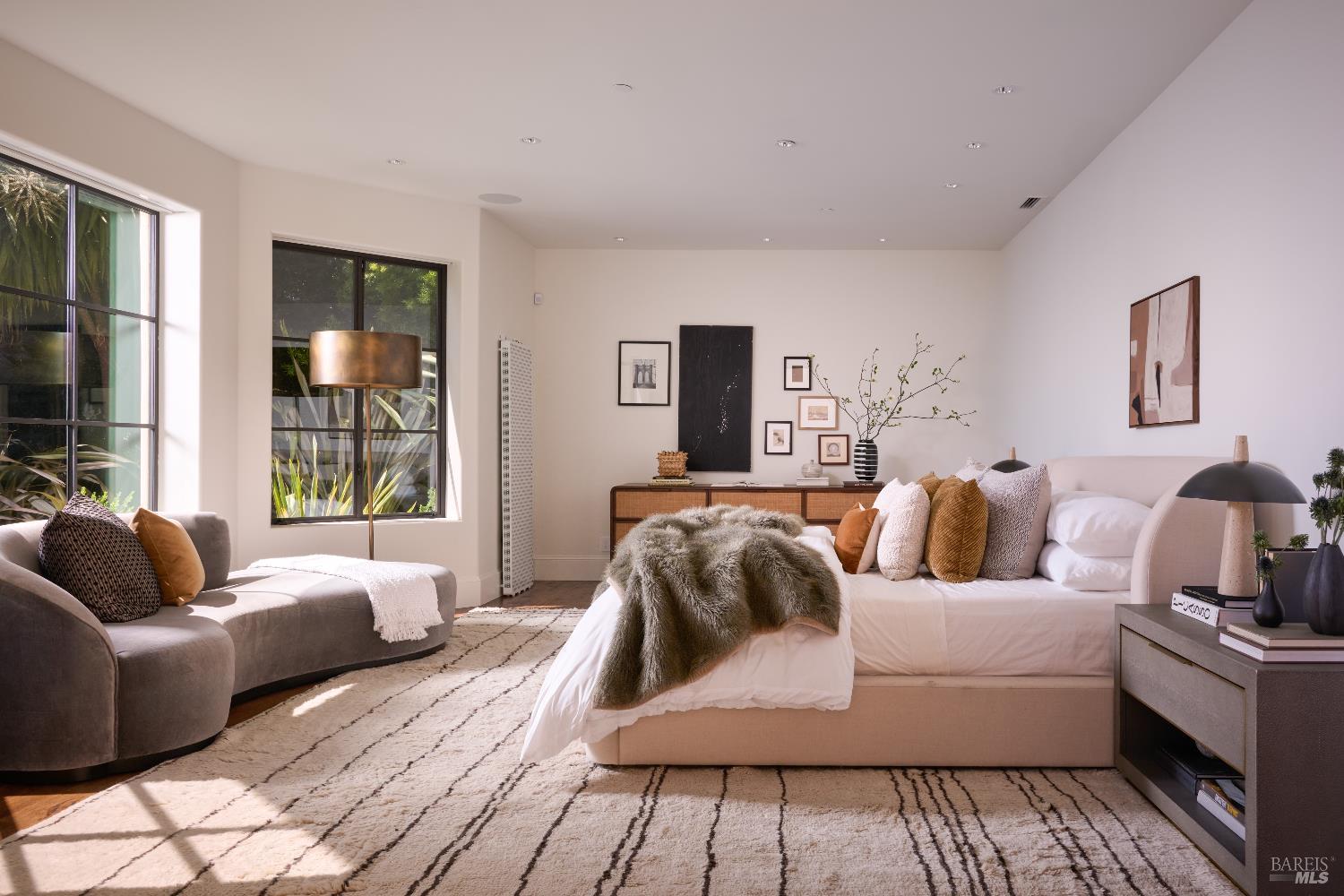 Detail Gallery Image 7 of 19 For 608 Seminary Dr, Mill Valley,  CA 94941 - 5 Beds | 4/2 Baths