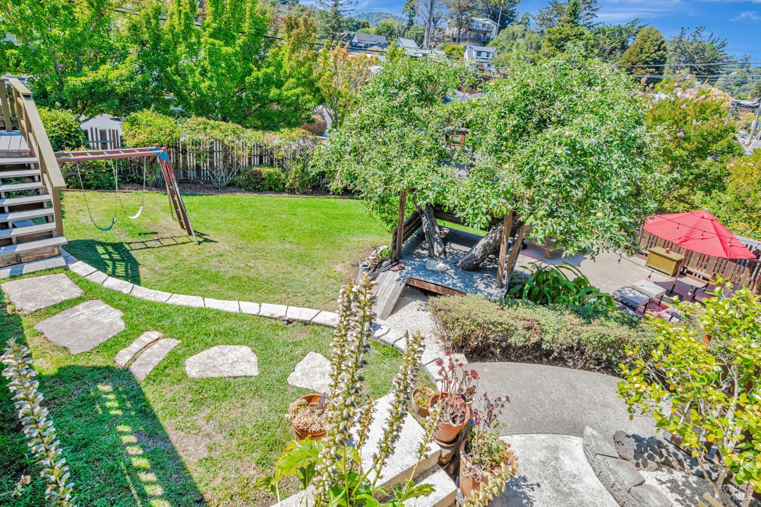 Detail Gallery Image 29 of 34 For 405 Oakdale Ave, Corte Madera,  CA 94925 - 5 Beds | 4/1 Baths