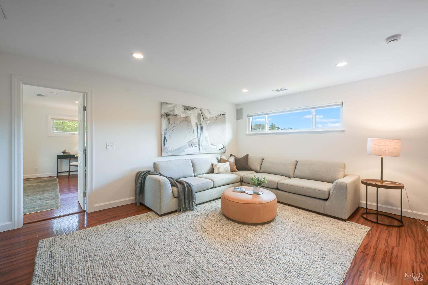 Detail Gallery Image 16 of 44 For 16 Wallace Way, San Rafael,  CA 94903 - 4 Beds | 3 Baths