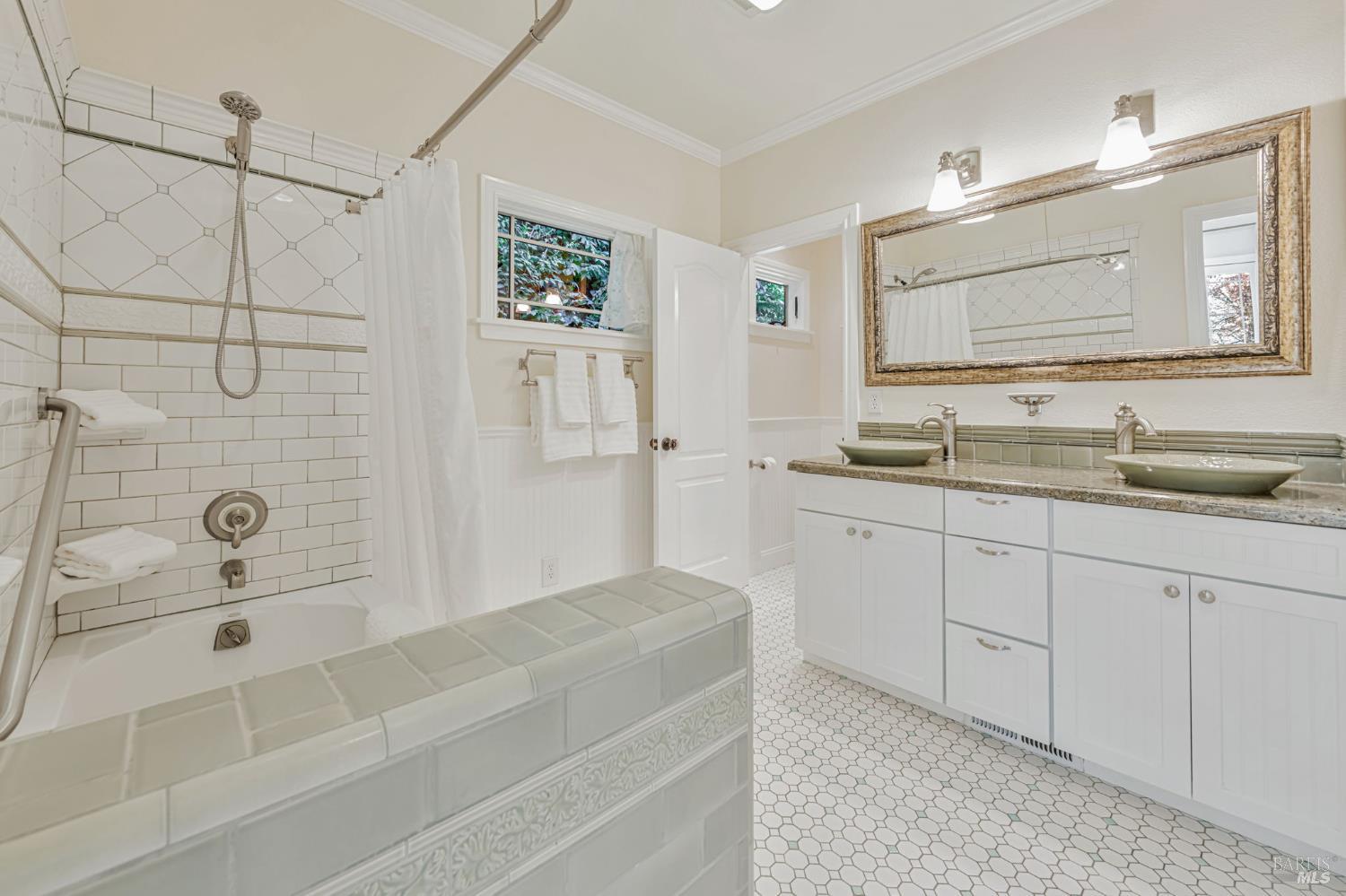 Detail Gallery Image 14 of 34 For 405 Oakdale Ave, Corte Madera,  CA 94925 - 5 Beds | 4/1 Baths