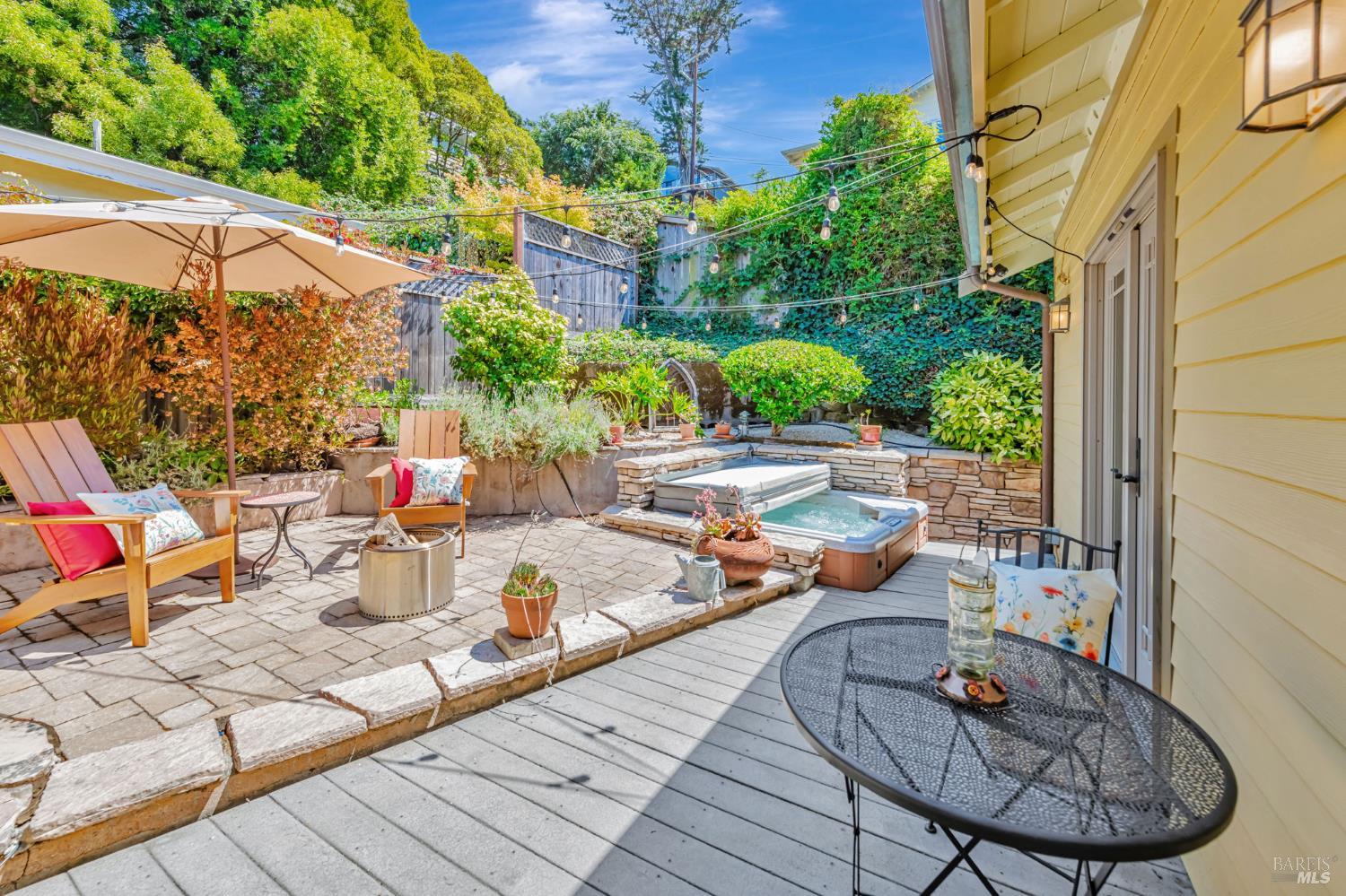 Detail Gallery Image 15 of 34 For 405 Oakdale Ave, Corte Madera,  CA 94925 - 5 Beds | 4/1 Baths