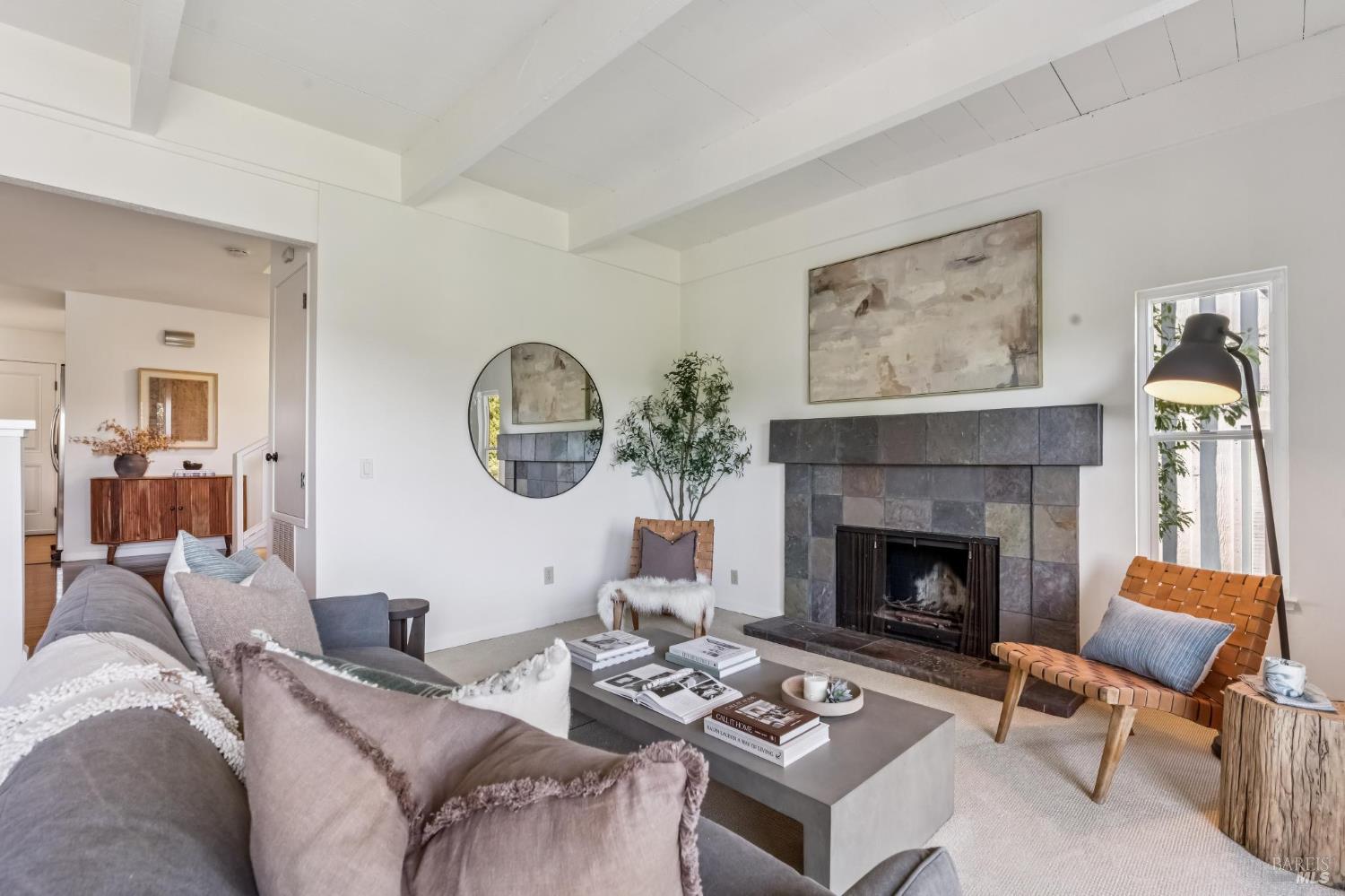 Detail Gallery Image 11 of 33 For 135 Lincoln Dr, Sausalito,  CA 94965 - 3 Beds | 2/1 Baths