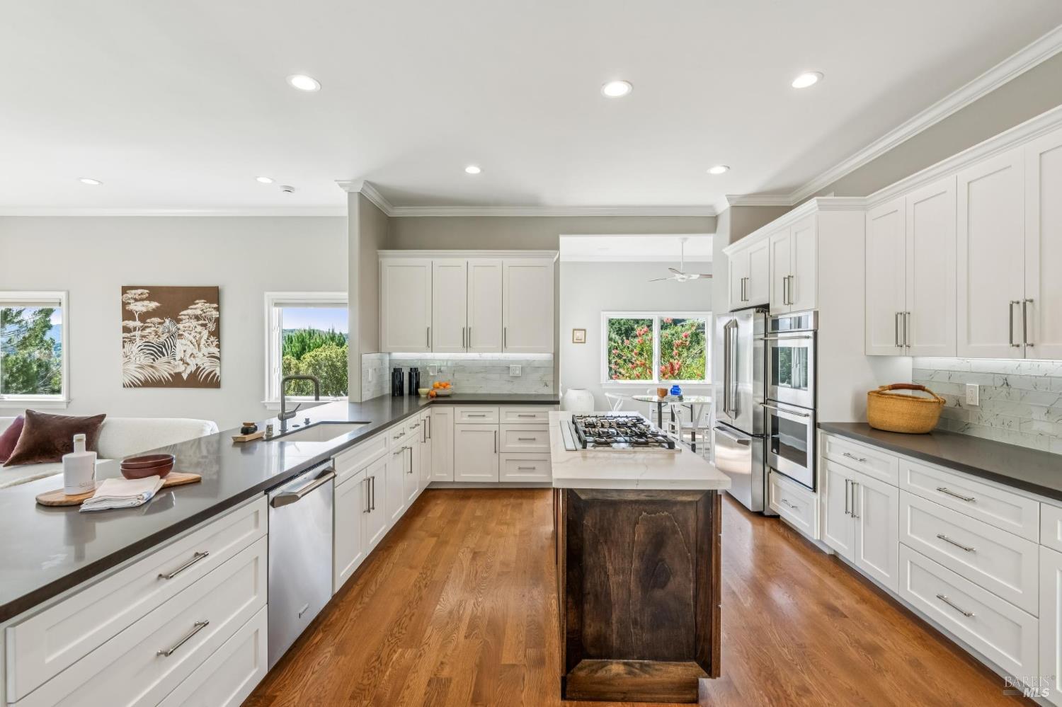 Detail Gallery Image 13 of 56 For 5 Heatherstone Ln, San Rafael,  CA 94903 - 4 Beds | 3 Baths