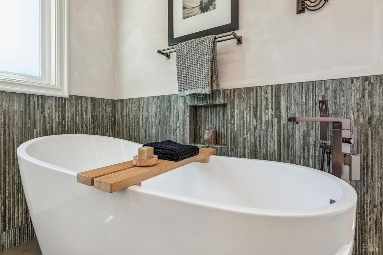 Detail Gallery Image 33 of 56 For 5 Heatherstone Ln, San Rafael,  CA 94903 - 4 Beds | 3 Baths