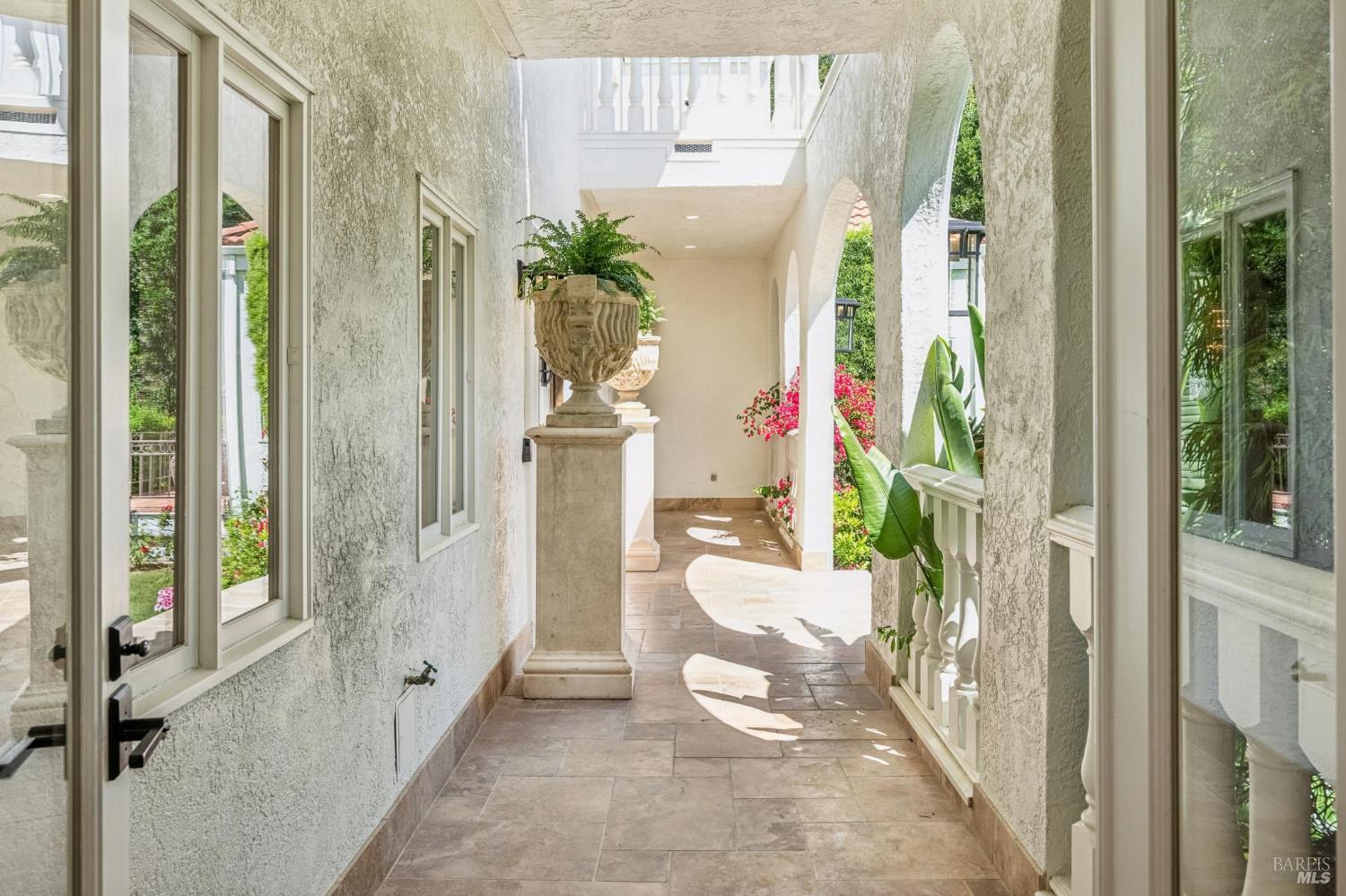 Detail Gallery Image 17 of 56 For 5 Heatherstone Ln, San Rafael,  CA 94903 - 4 Beds | 3 Baths