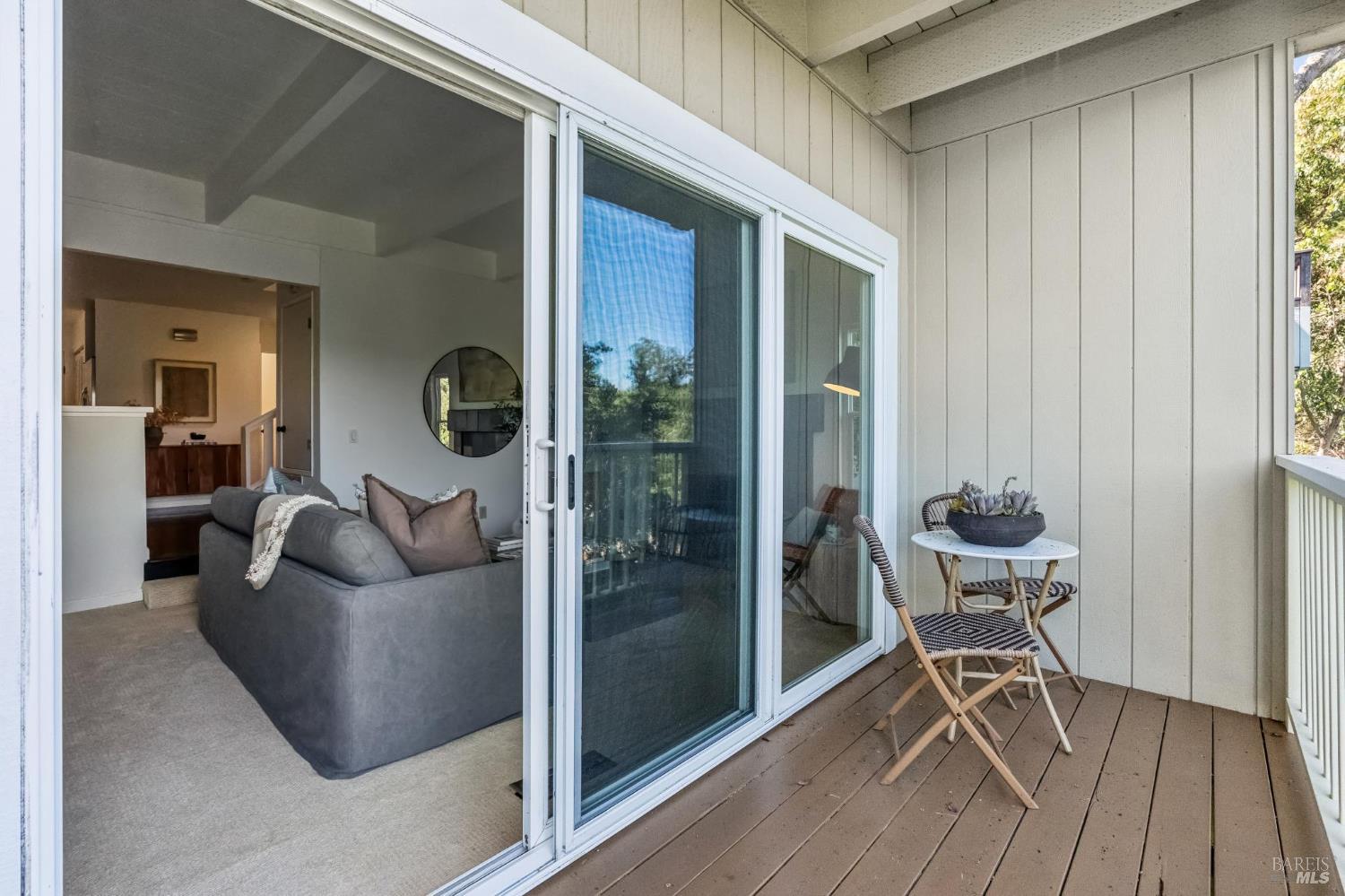 Detail Gallery Image 14 of 33 For 135 Lincoln Dr, Sausalito,  CA 94965 - 3 Beds | 2/1 Baths