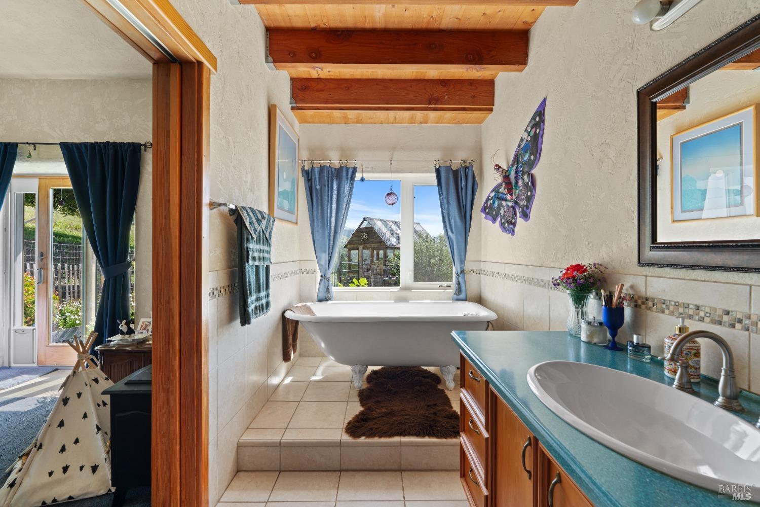 Detail Gallery Image 16 of 40 For 9655 Peachland Rd, Boonville,  CA 95415 - 4 Beds | 4 Baths