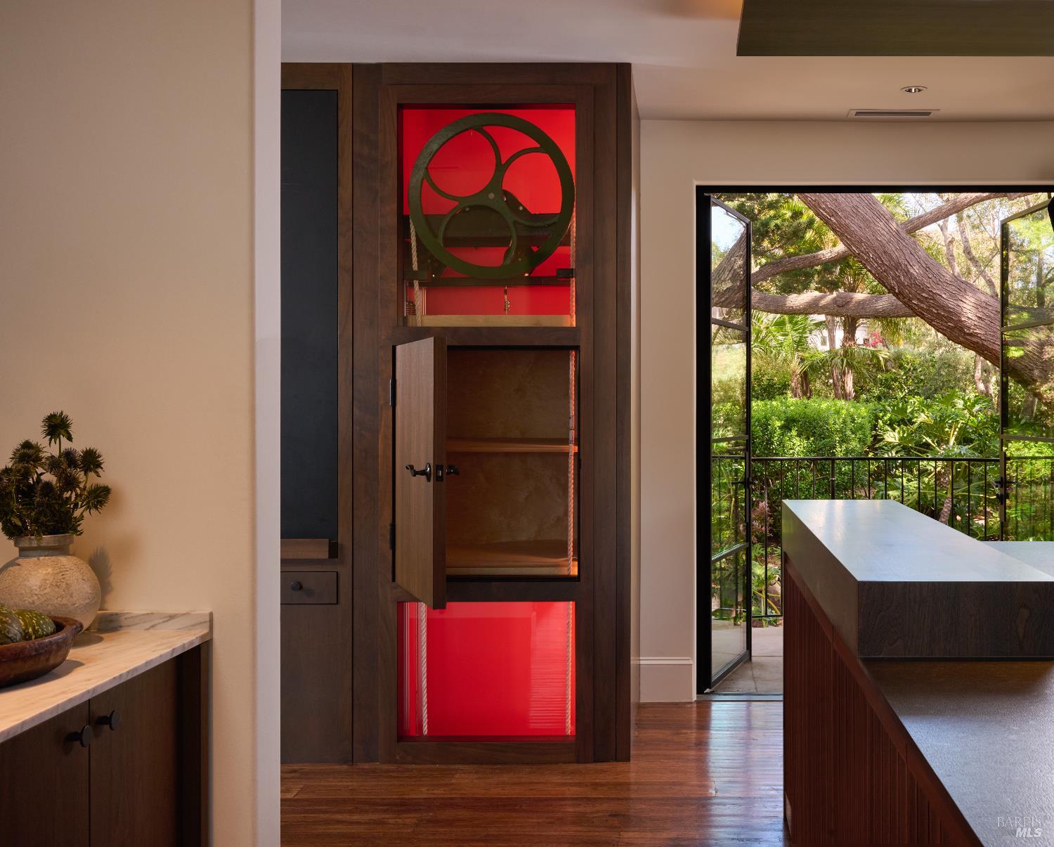 Detail Gallery Image 6 of 19 For 608 Seminary Dr, Mill Valley,  CA 94941 - 5 Beds | 4/2 Baths