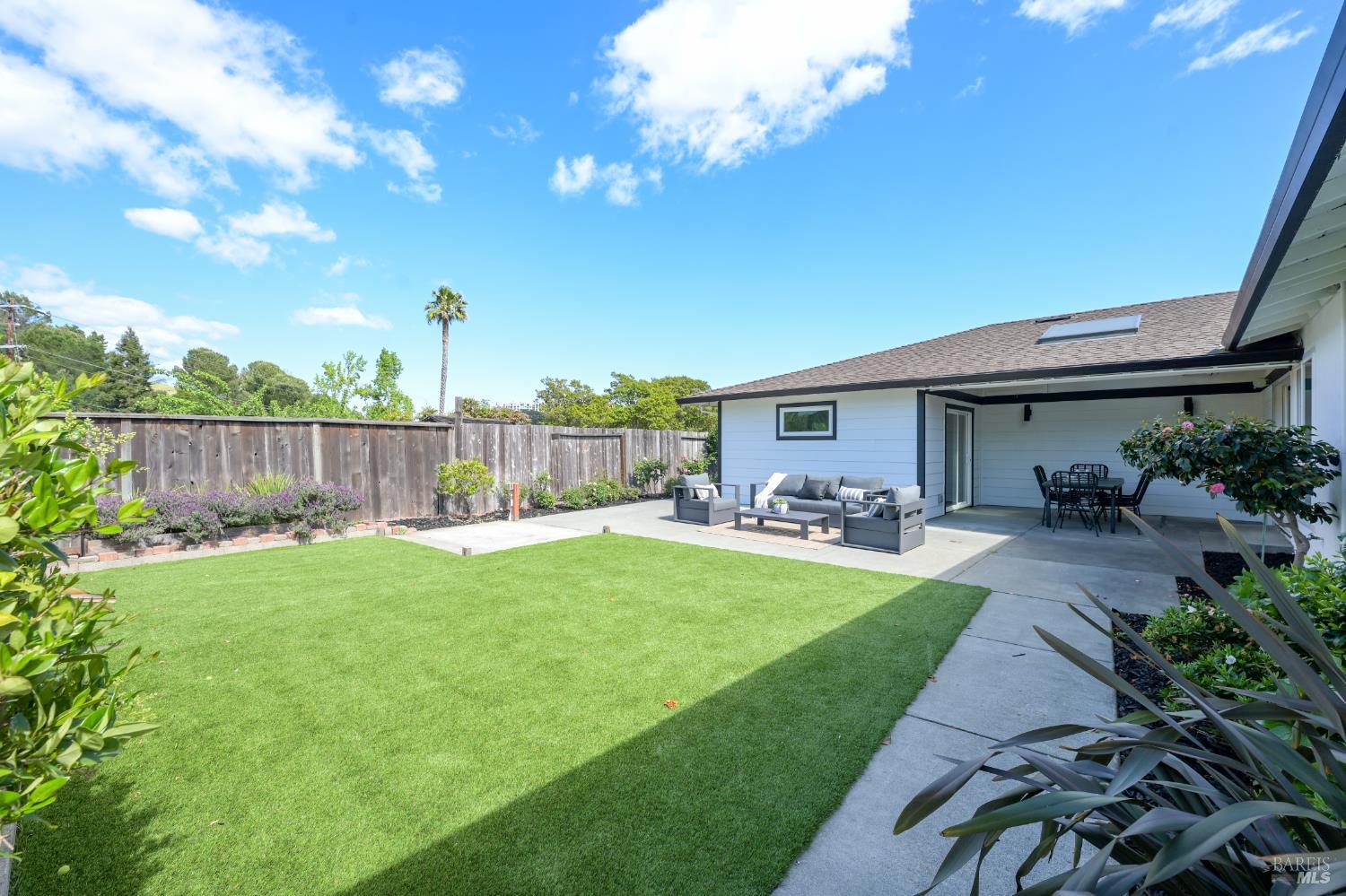 Detail Gallery Image 32 of 44 For 16 Wallace Way, San Rafael,  CA 94903 - 4 Beds | 3 Baths