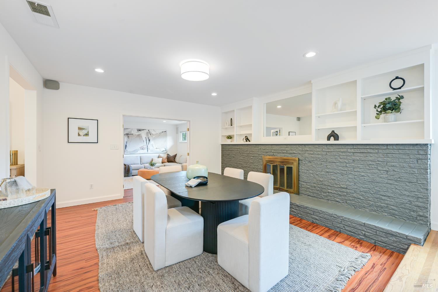 Detail Gallery Image 11 of 44 For 16 Wallace Way, San Rafael,  CA 94903 - 4 Beds | 3 Baths