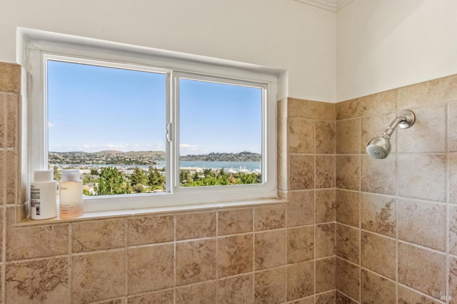Detail Gallery Image 23 of 33 For 135 Lincoln Dr, Sausalito,  CA 94965 - 3 Beds | 2/1 Baths