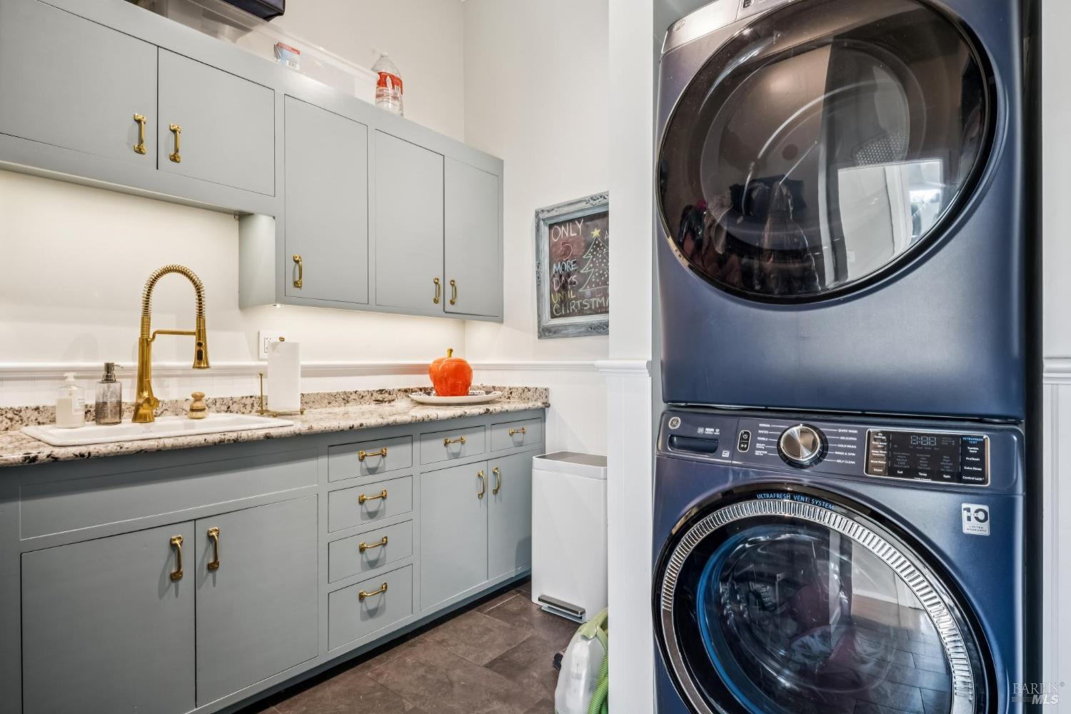 Detail Gallery Image 18 of 25 For 7 Britton Ave, Belvedere,  CA 94920 - 4 Beds | 2/1 Baths