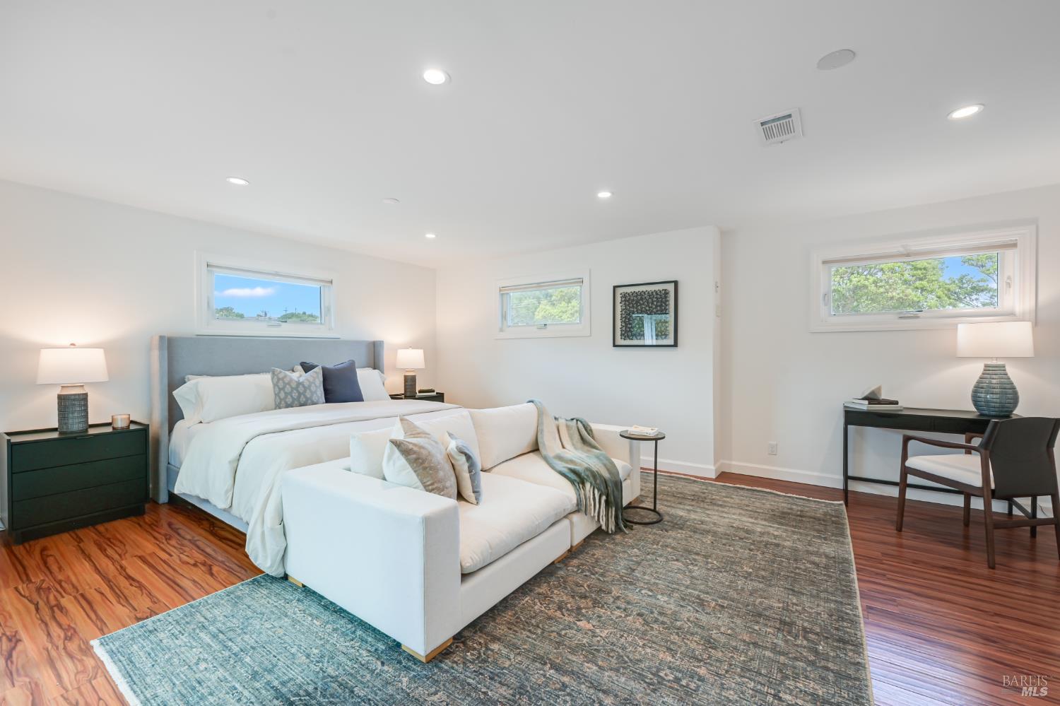 Detail Gallery Image 18 of 44 For 16 Wallace Way, San Rafael,  CA 94903 - 4 Beds | 3 Baths