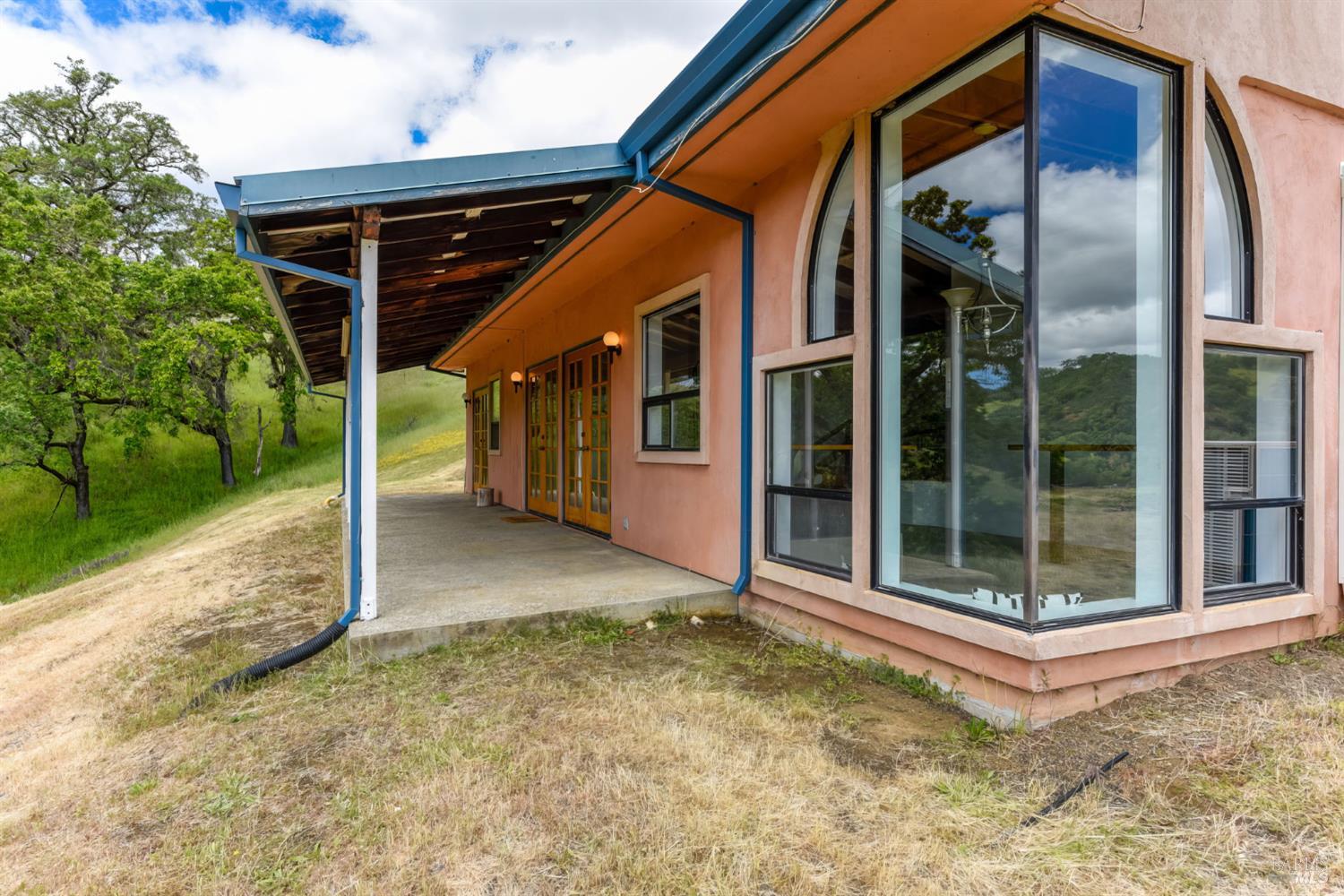 Detail Gallery Image 4 of 46 For 4610 Feliz Creek Rd, Hopland,  CA 95449 - 1 Beds | 1/1 Baths