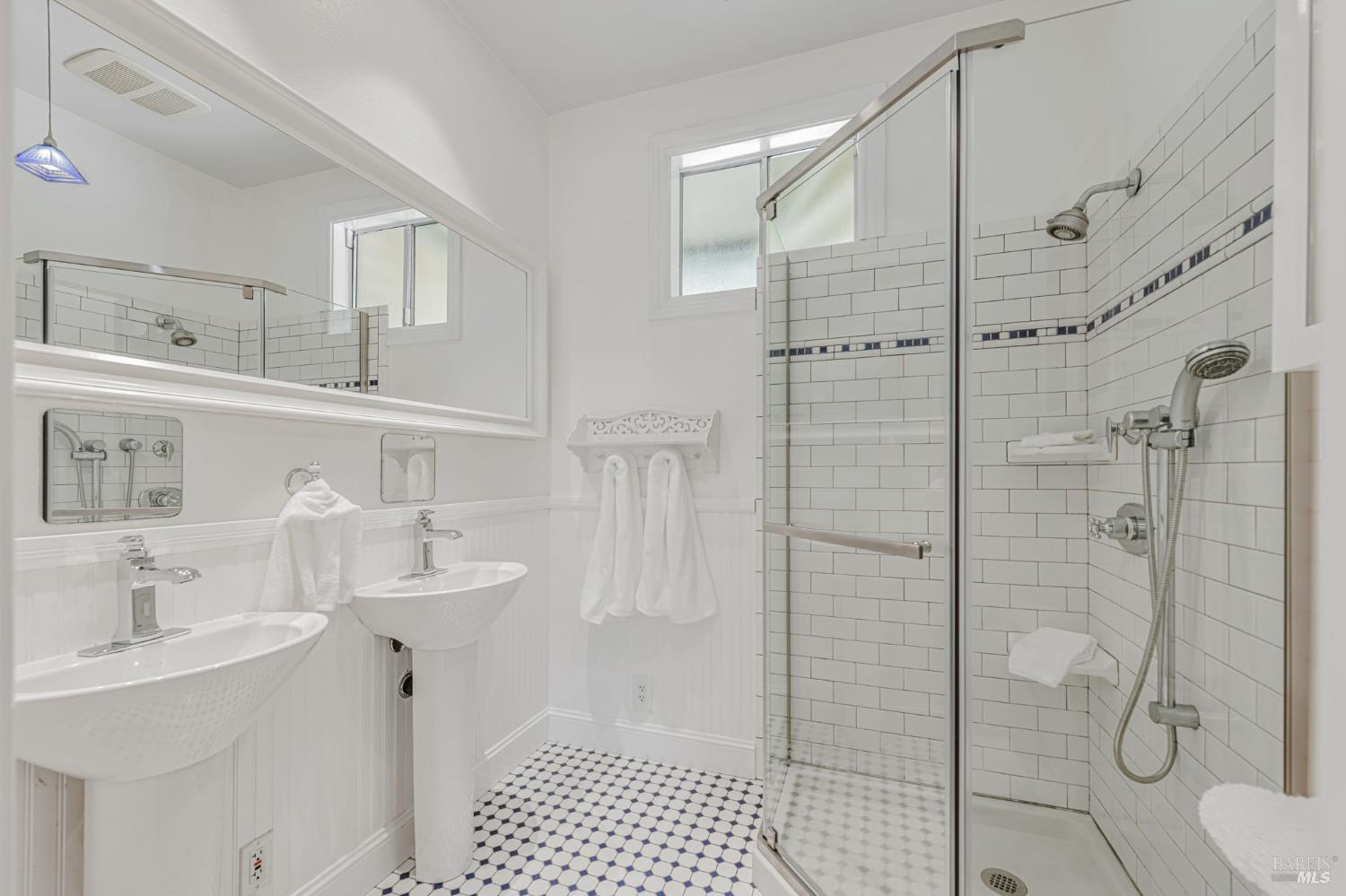 Detail Gallery Image 18 of 34 For 405 Oakdale Ave, Corte Madera,  CA 94925 - 5 Beds | 4/1 Baths