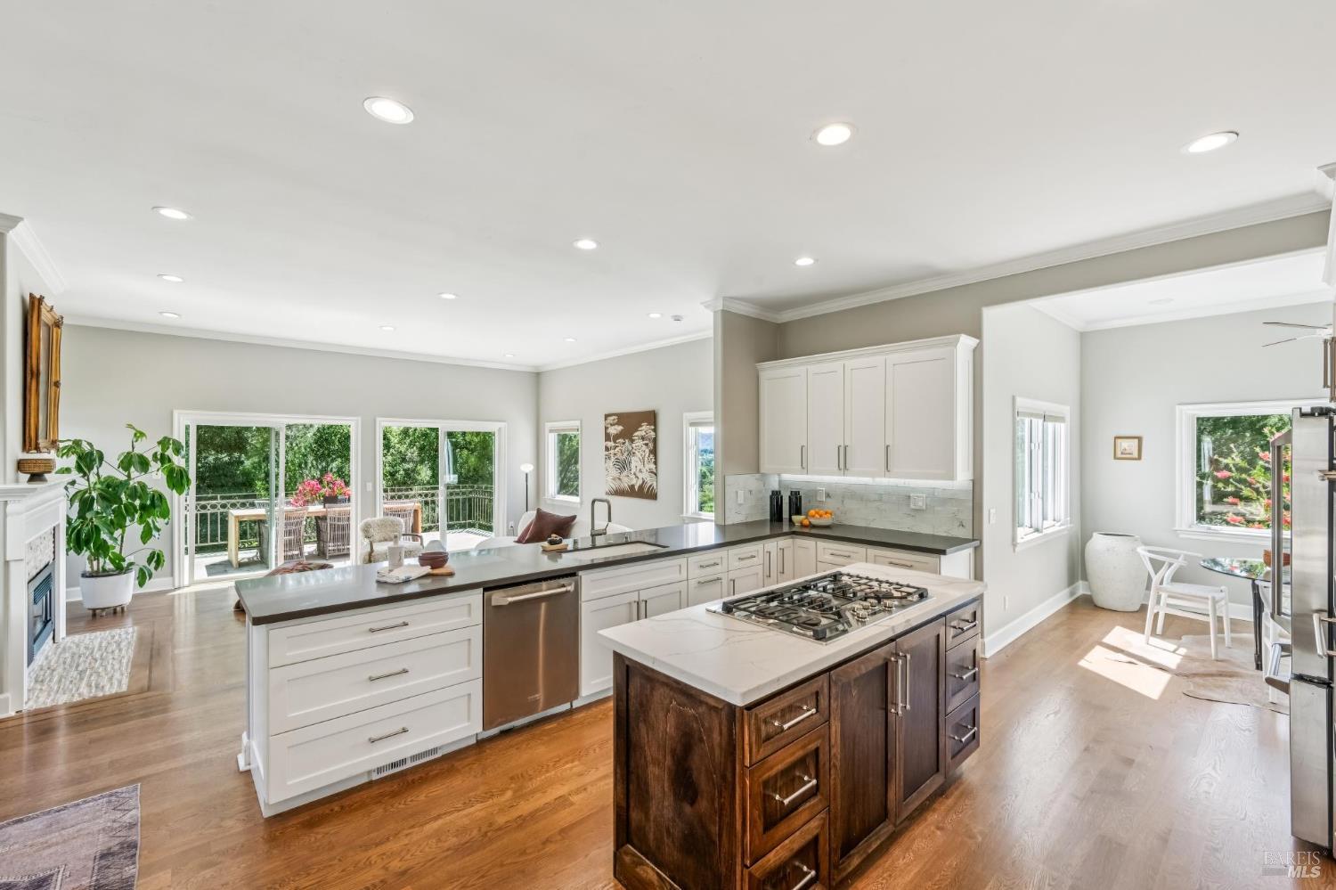 Detail Gallery Image 12 of 56 For 5 Heatherstone Ln, San Rafael,  CA 94903 - 4 Beds | 3 Baths