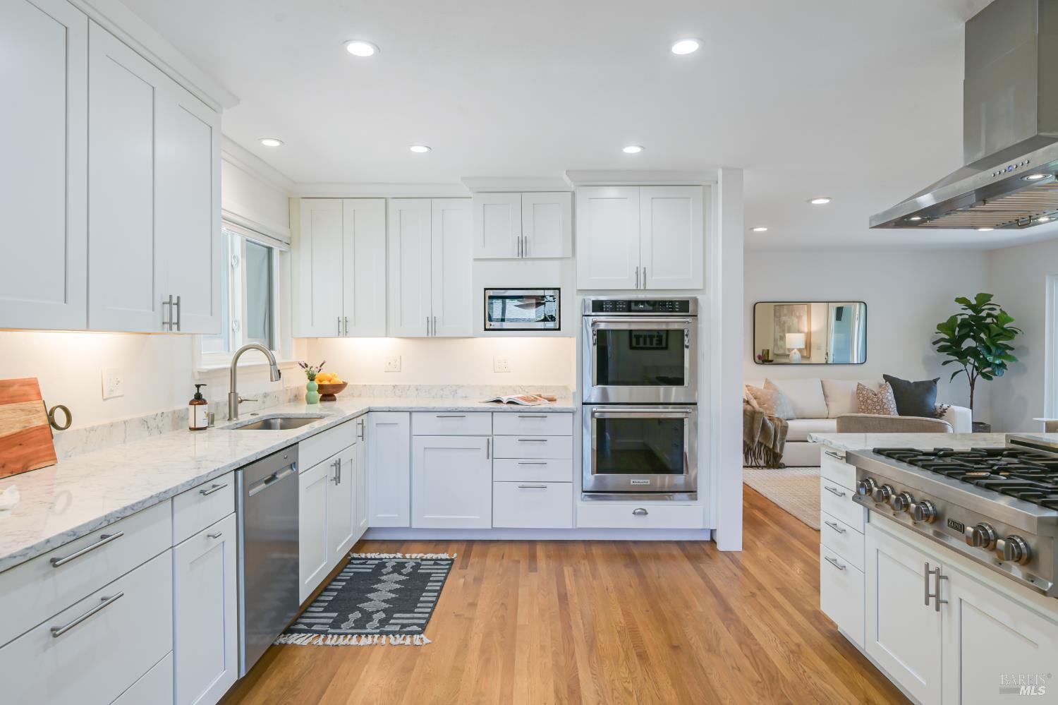 16 Wallace Way photo 3