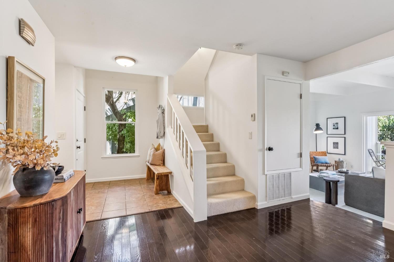 Detail Gallery Image 16 of 33 For 135 Lincoln Dr, Sausalito,  CA 94965 - 3 Beds | 2/1 Baths