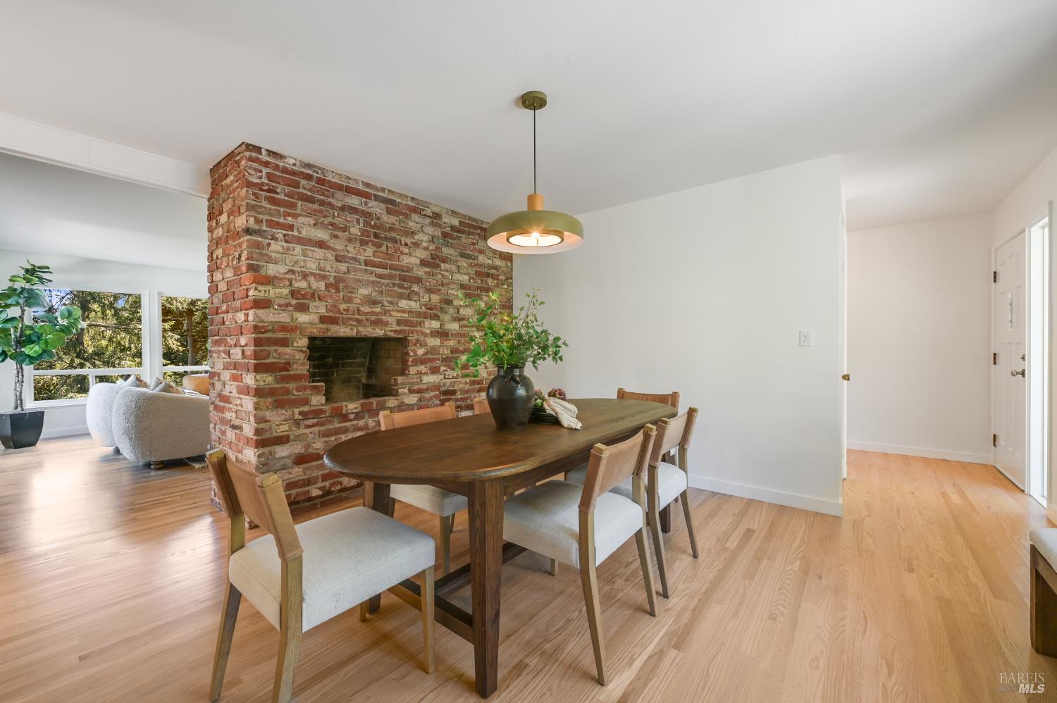 Detail Gallery Image 9 of 47 For 195 Edgewood Ave, Mill Valley,  CA 94941 - 4 Beds | 3 Baths