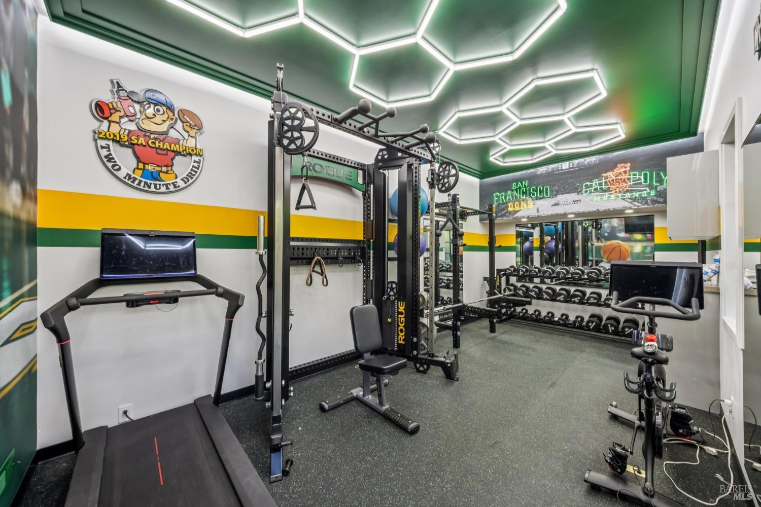 Detail Gallery Image 19 of 25 For 7 Britton Ave, Belvedere,  CA 94920 - 4 Beds | 2/1 Baths