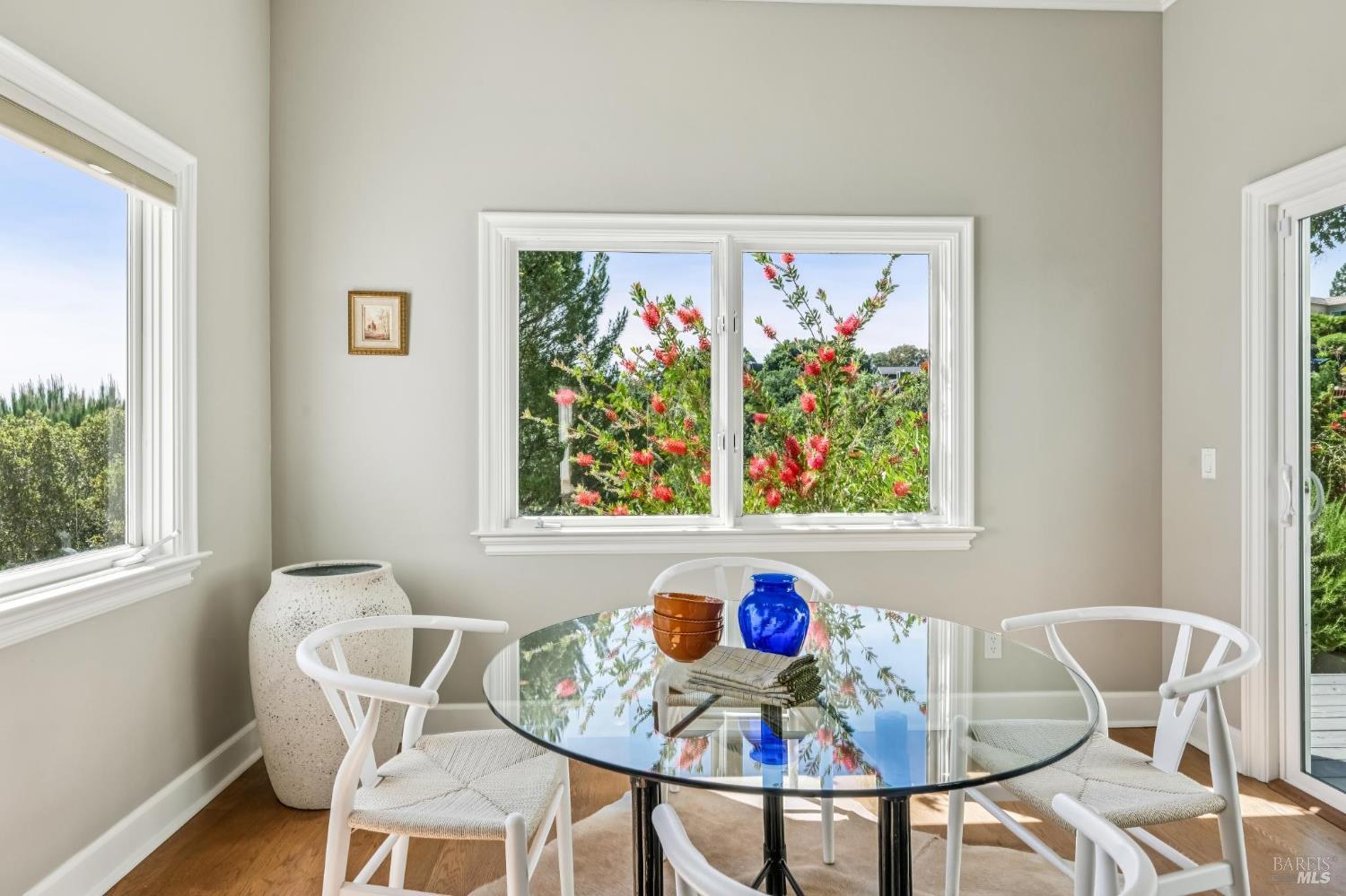 Detail Gallery Image 14 of 56 For 5 Heatherstone Ln, San Rafael,  CA 94903 - 4 Beds | 3 Baths