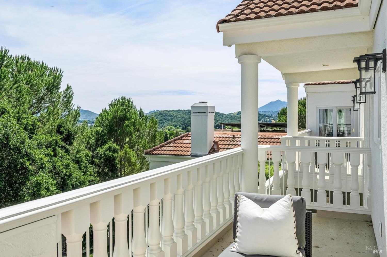 Detail Gallery Image 38 of 56 For 5 Heatherstone Ln, San Rafael,  CA 94903 - 4 Beds | 3 Baths