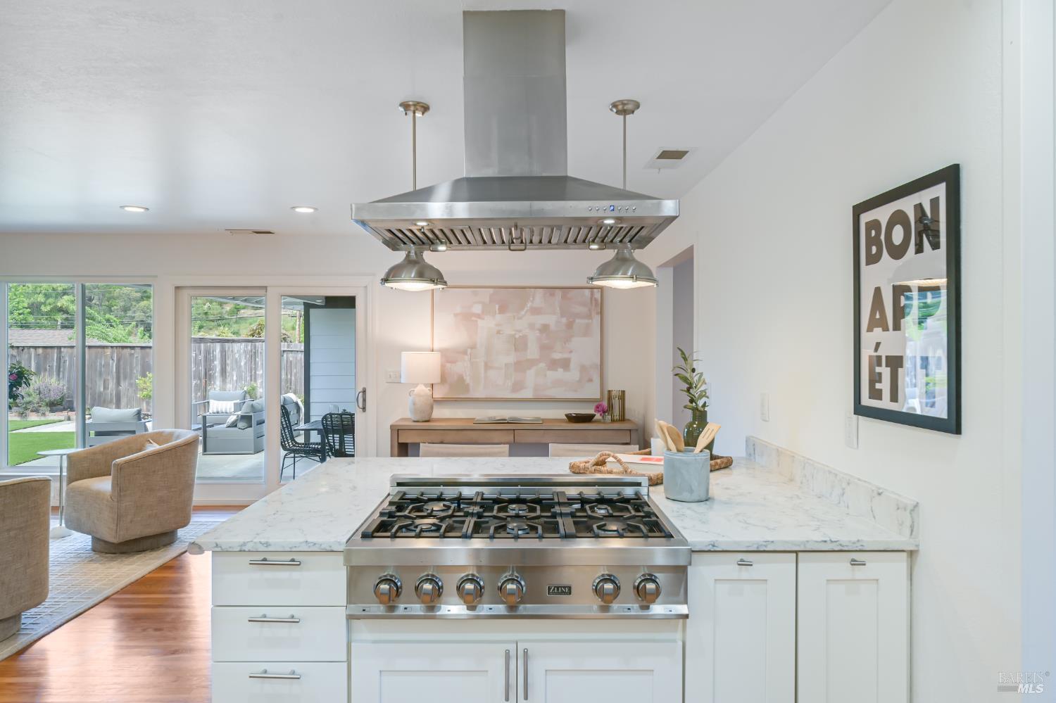 Detail Gallery Image 6 of 44 For 16 Wallace Way, San Rafael,  CA 94903 - 4 Beds | 3 Baths