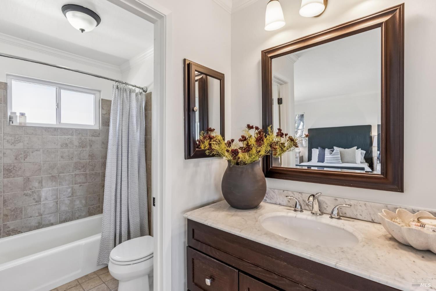Detail Gallery Image 22 of 33 For 135 Lincoln Dr, Sausalito,  CA 94965 - 3 Beds | 2/1 Baths