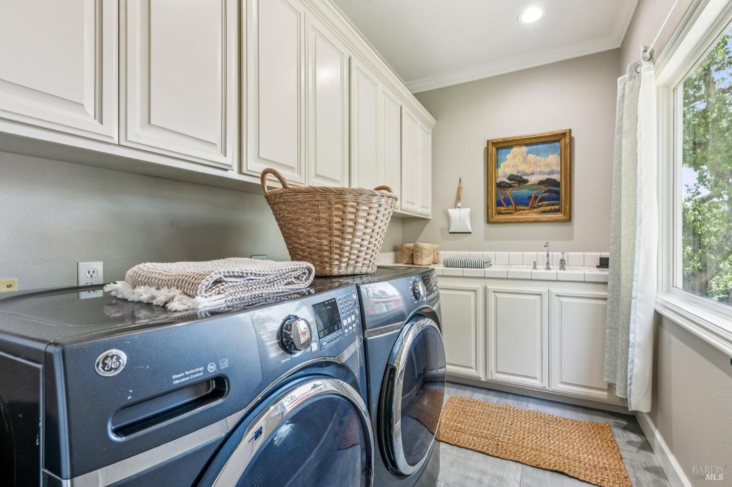 Detail Gallery Image 48 of 56 For 5 Heatherstone Ln, San Rafael,  CA 94903 - 4 Beds | 3 Baths