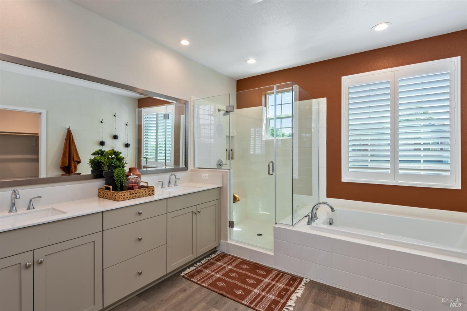 2527 Courtney Avenue photo 3