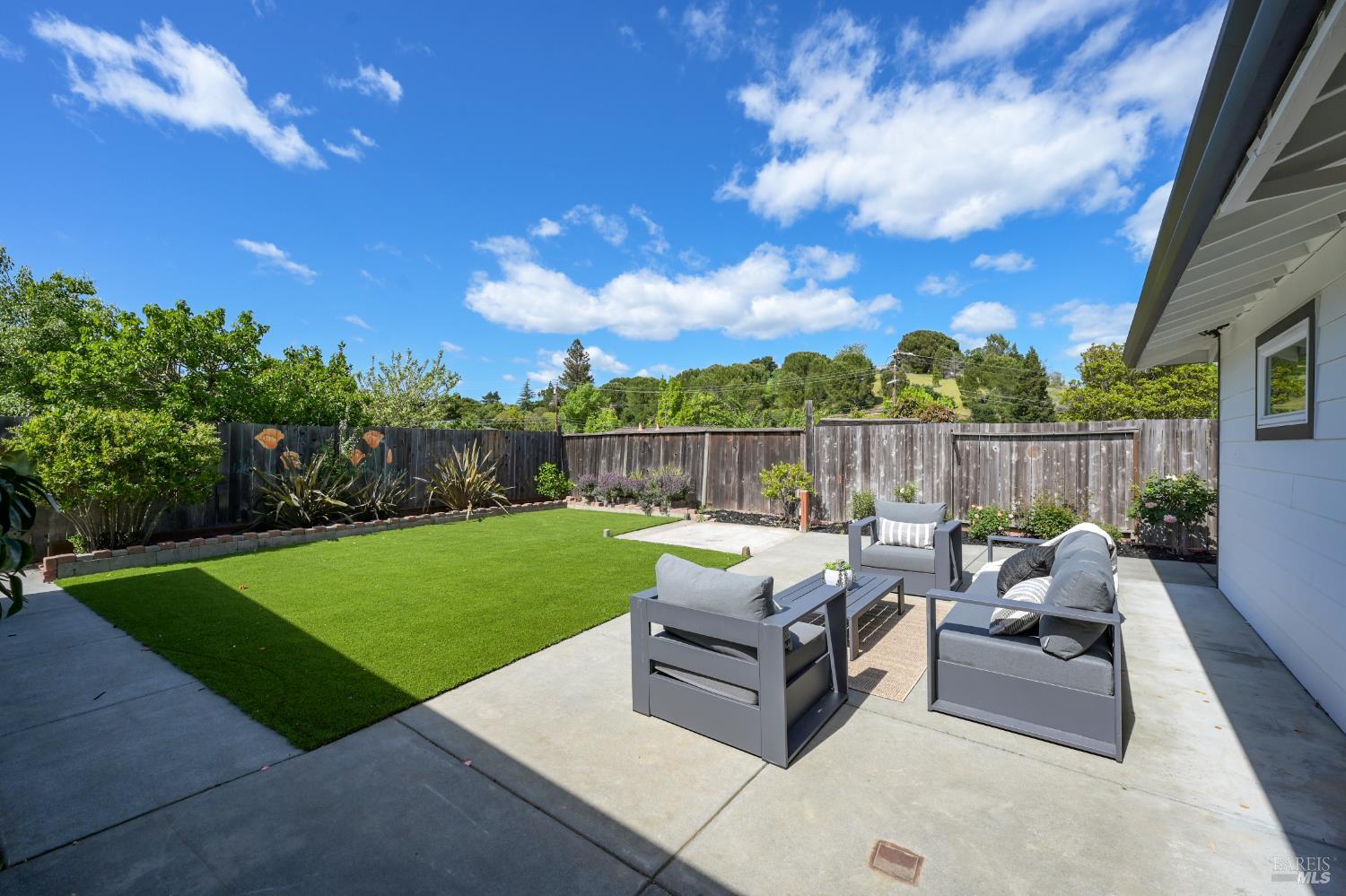 Detail Gallery Image 34 of 44 For 16 Wallace Way, San Rafael,  CA 94903 - 4 Beds | 3 Baths