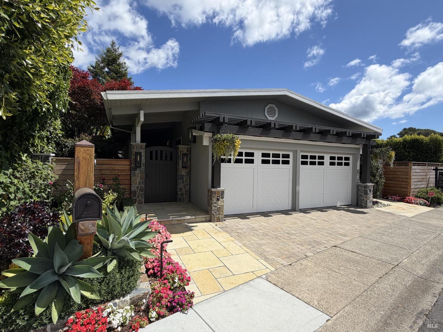 Detail Gallery Image 6 of 25 For 7 Britton Ave, Belvedere,  CA 94920 - 4 Beds | 2/1 Baths