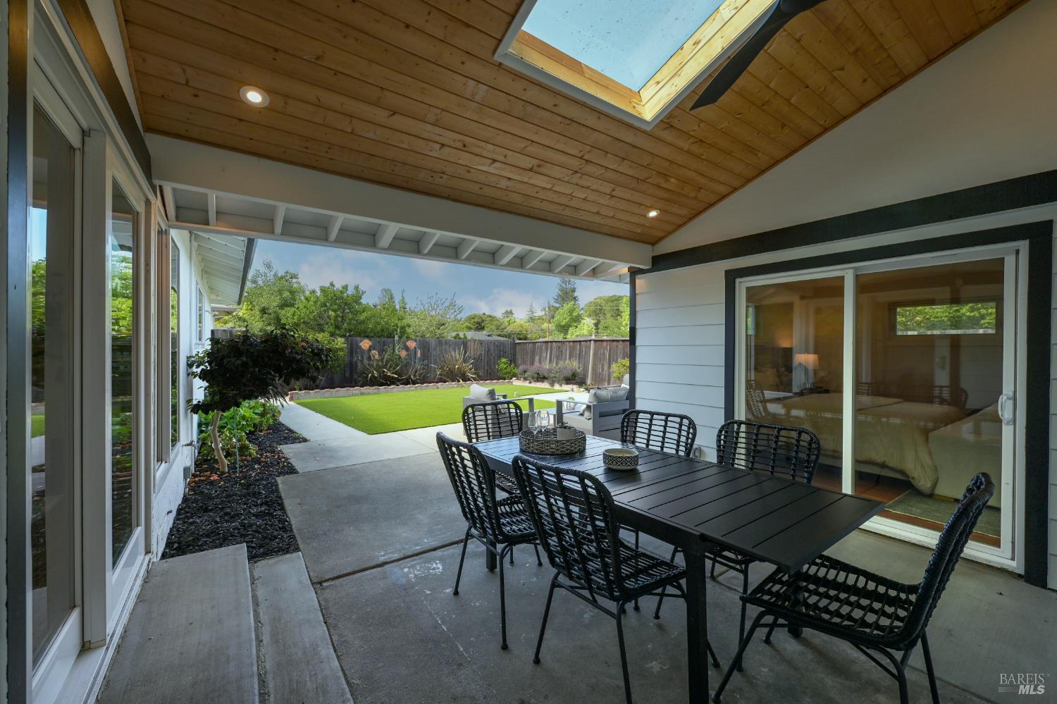 Detail Gallery Image 37 of 44 For 16 Wallace Way, San Rafael,  CA 94903 - 4 Beds | 3 Baths