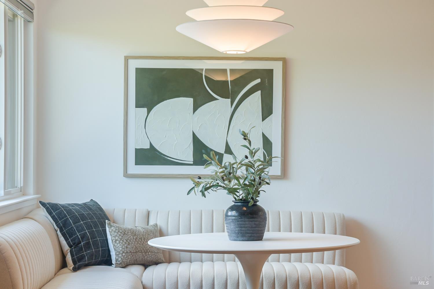 Detail Gallery Image 14 of 44 For 16 Wallace Way, San Rafael,  CA 94903 - 4 Beds | 3 Baths