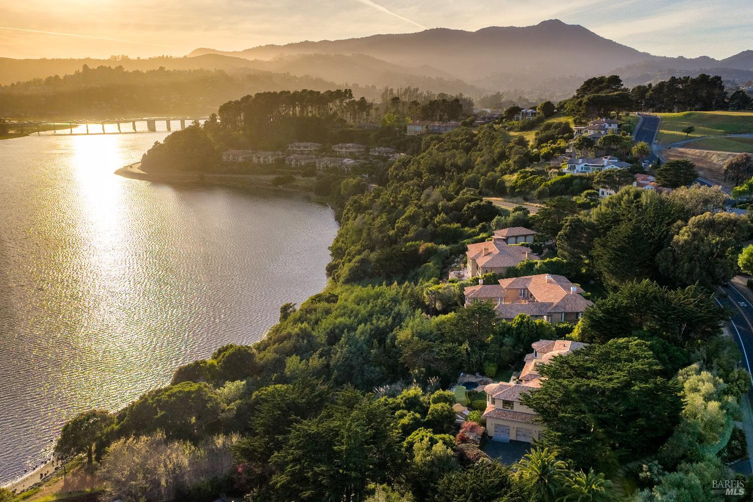 Detail Gallery Image 17 of 19 For 608 Seminary Dr, Mill Valley,  CA 94941 - 5 Beds | 4/2 Baths