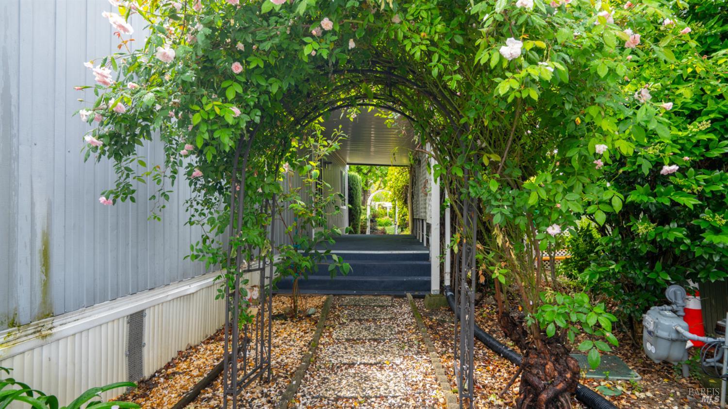 Detail Gallery Image 2 of 23 For 506 Vera Cruz Ave, Novato,  CA 94949 - 2 Beds | 1 Baths