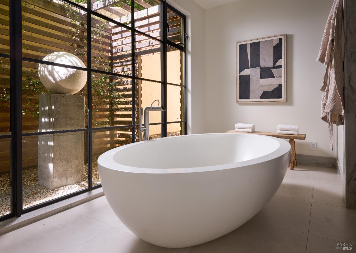 Detail Gallery Image 9 of 19 For 608 Seminary Dr, Mill Valley,  CA 94941 - 5 Beds | 4/2 Baths