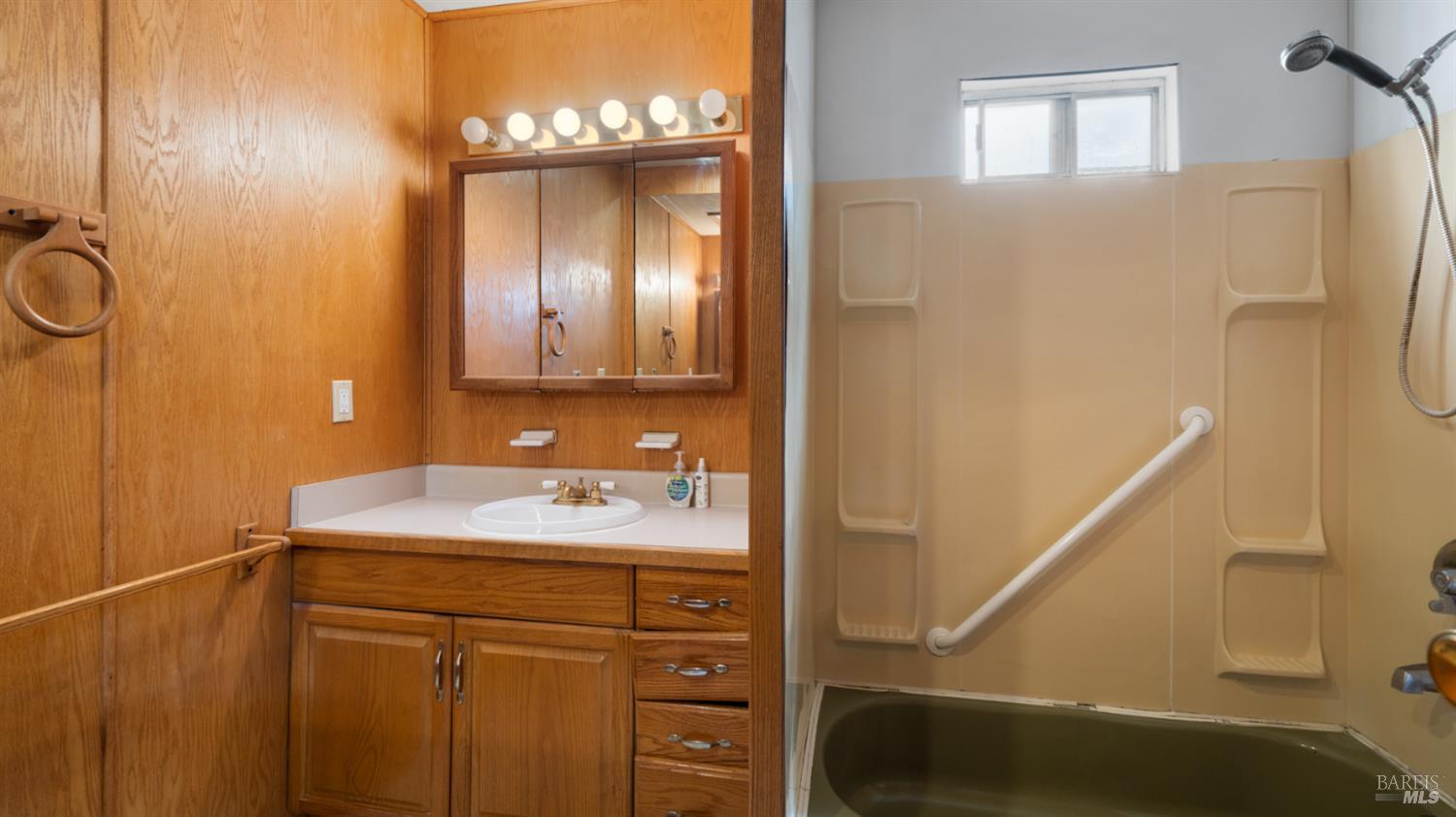 Detail Gallery Image 8 of 23 For 506 Vera Cruz Ave, Novato,  CA 94949 - 2 Beds | 1 Baths