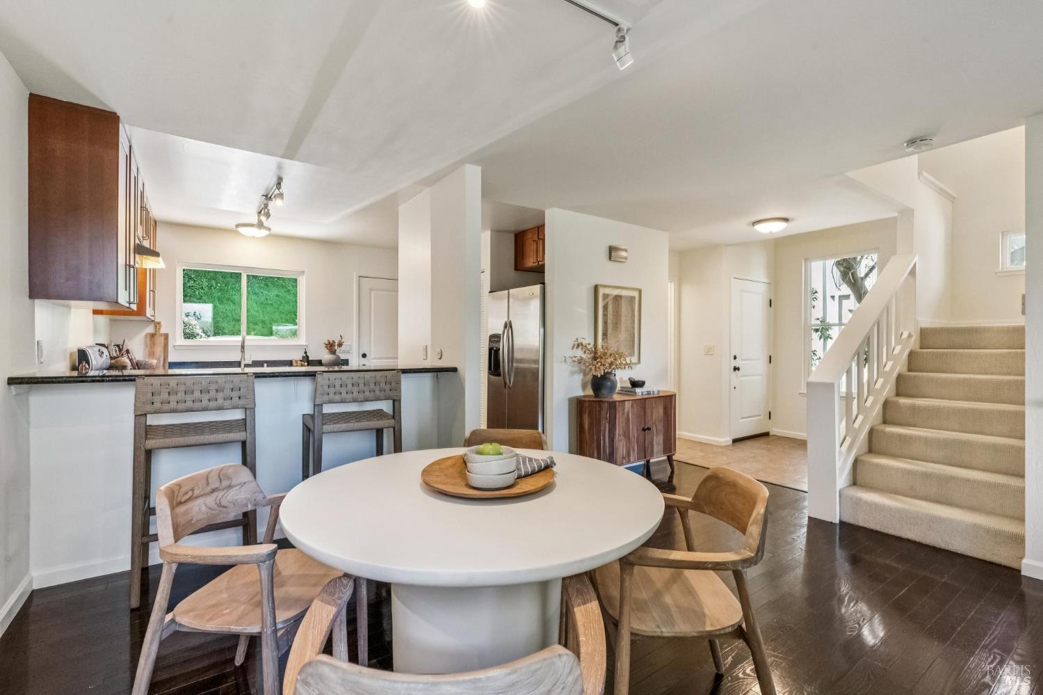 Detail Gallery Image 4 of 33 For 135 Lincoln Dr, Sausalito,  CA 94965 - 3 Beds | 2/1 Baths