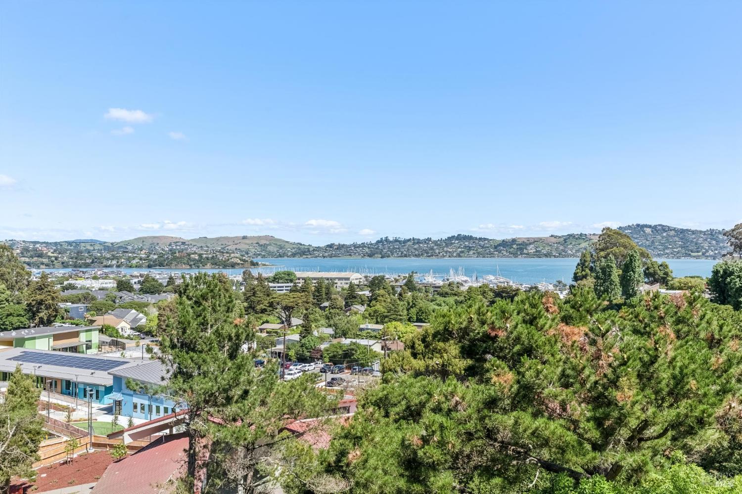 Detail Gallery Image 20 of 33 For 135 Lincoln Dr, Sausalito,  CA 94965 - 3 Beds | 2/1 Baths