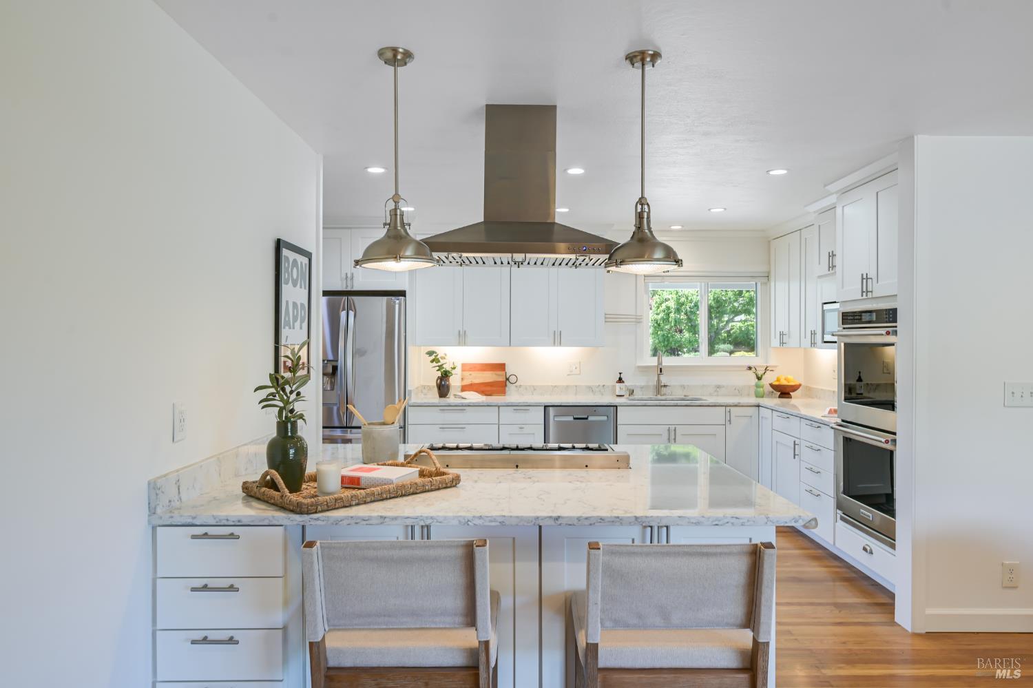 Detail Gallery Image 7 of 44 For 16 Wallace Way, San Rafael,  CA 94903 - 4 Beds | 3 Baths