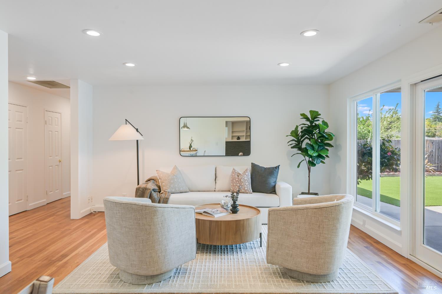 Detail Gallery Image 5 of 44 For 16 Wallace Way, San Rafael,  CA 94903 - 4 Beds | 3 Baths