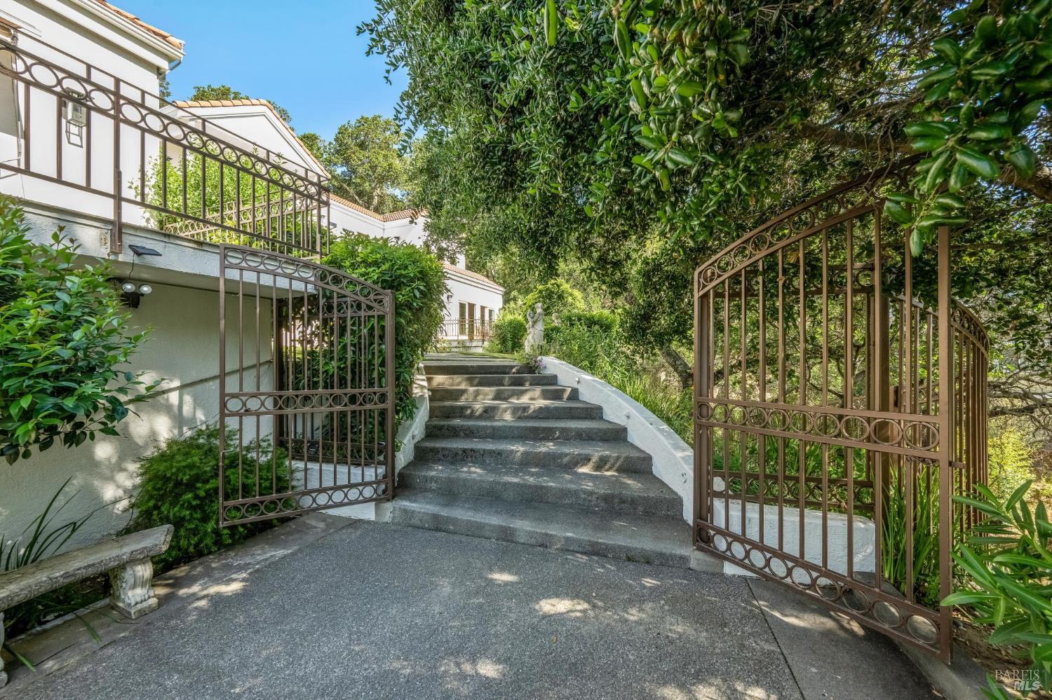 Detail Gallery Image 49 of 56 For 5 Heatherstone Ln, San Rafael,  CA 94903 - 4 Beds | 3 Baths